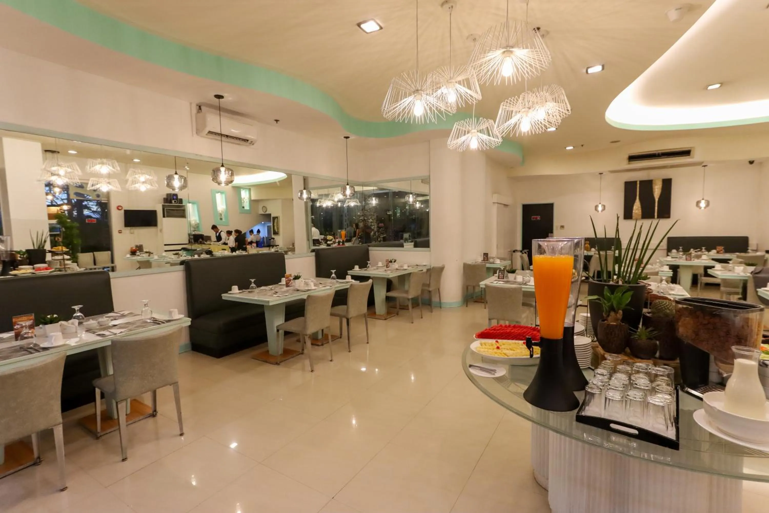 Restaurant/places to eat in Paseo Premiere Hotel