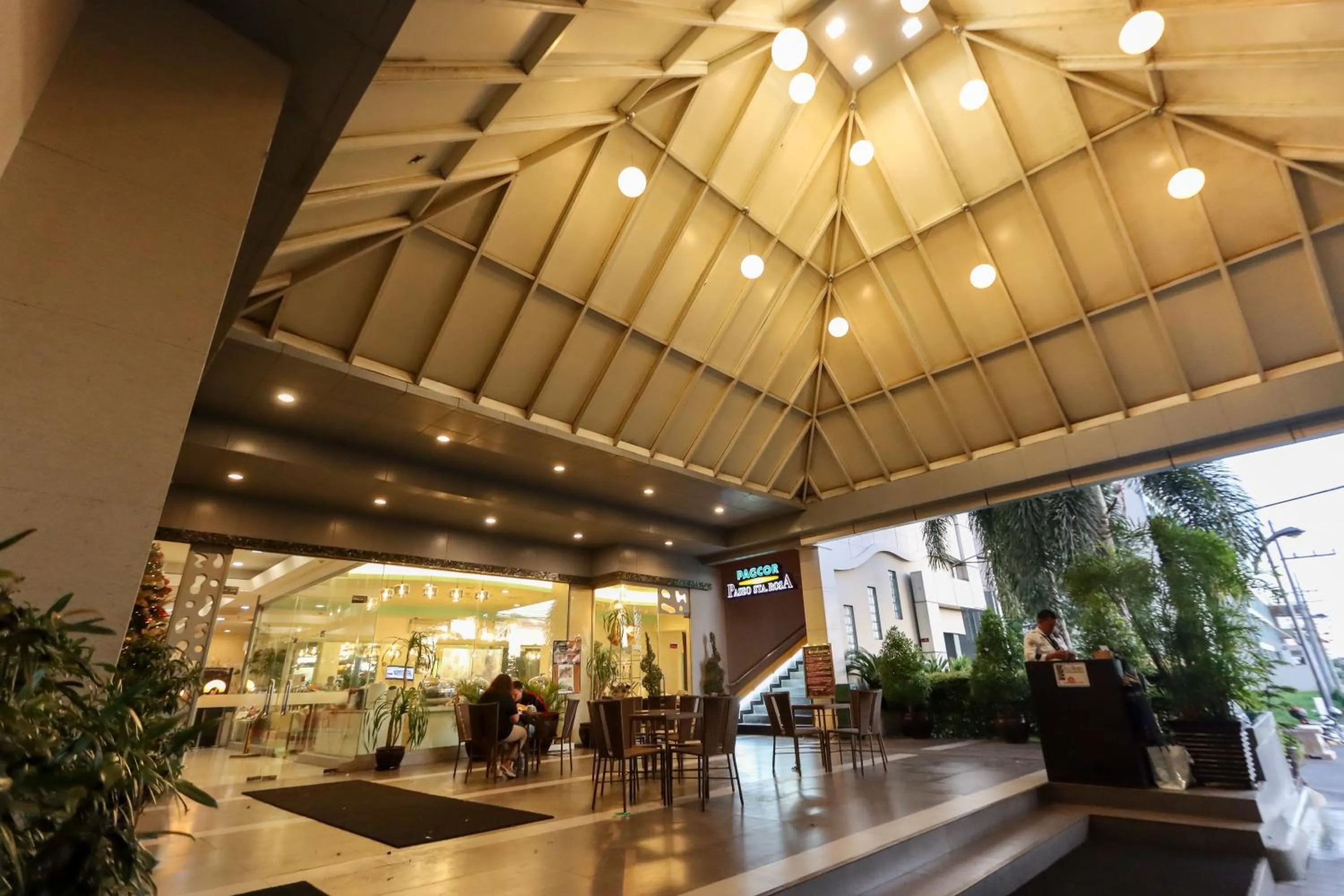 Facade/entrance in Paseo Premiere Hotel