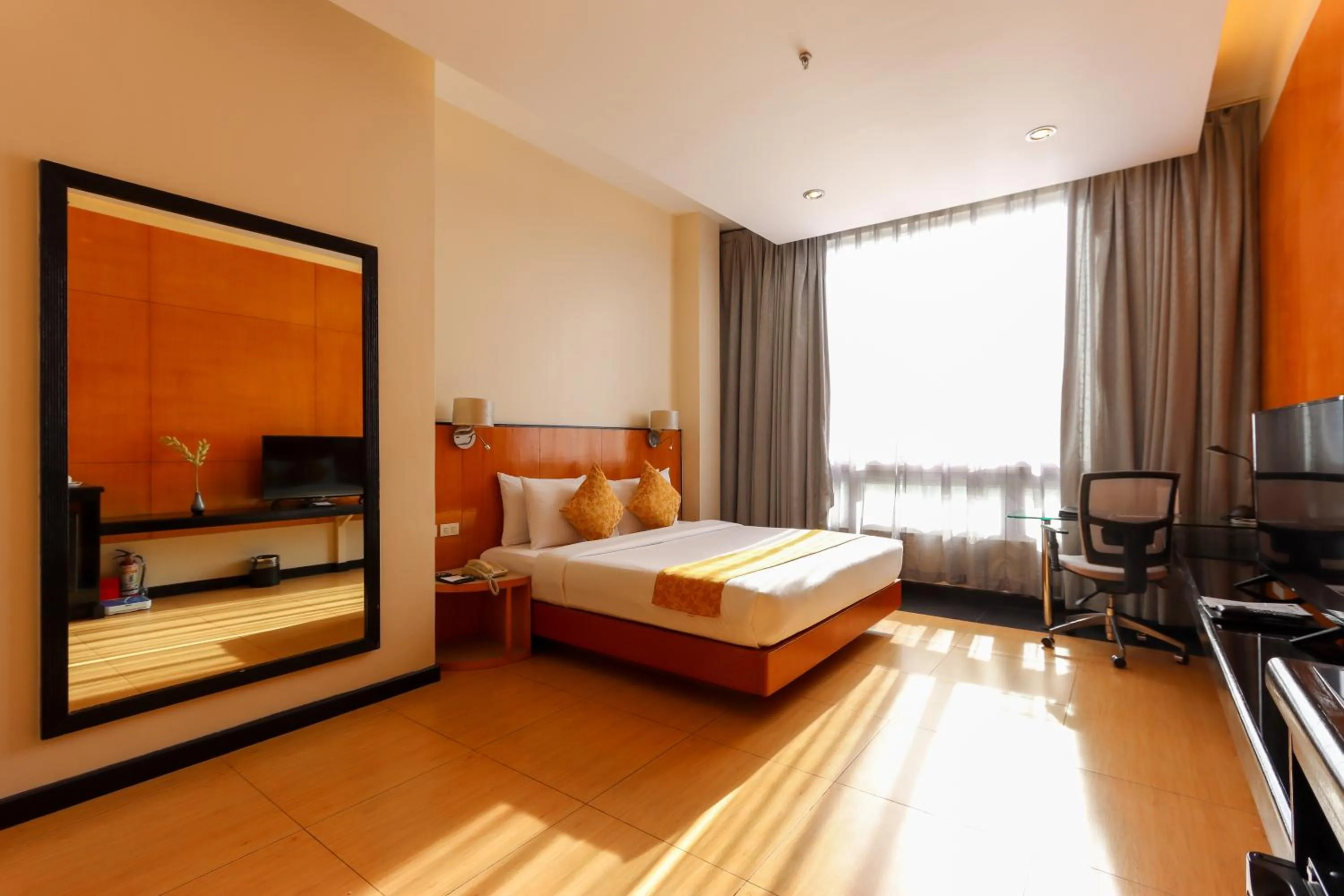 Photo of the whole room, Bed in Paseo Premiere Hotel