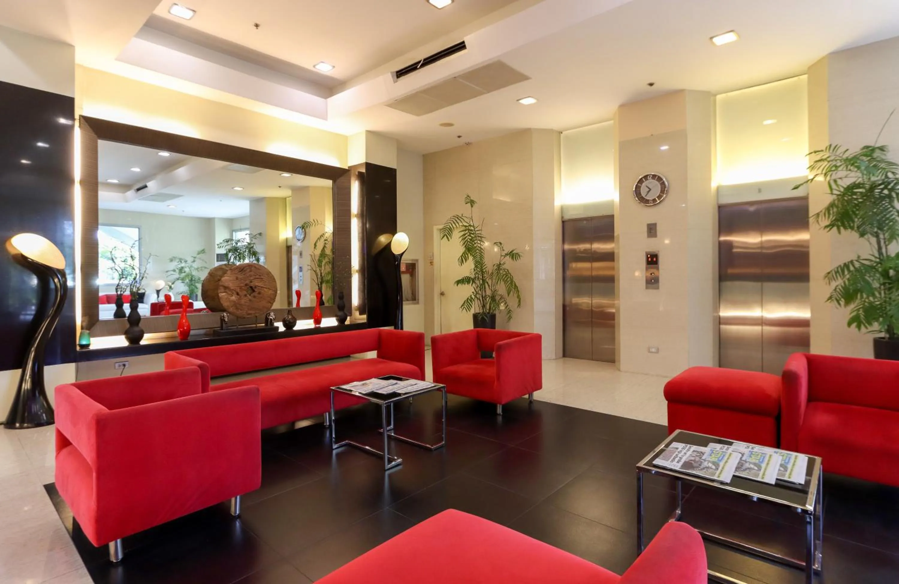 Lobby or reception in Paseo Premiere Hotel