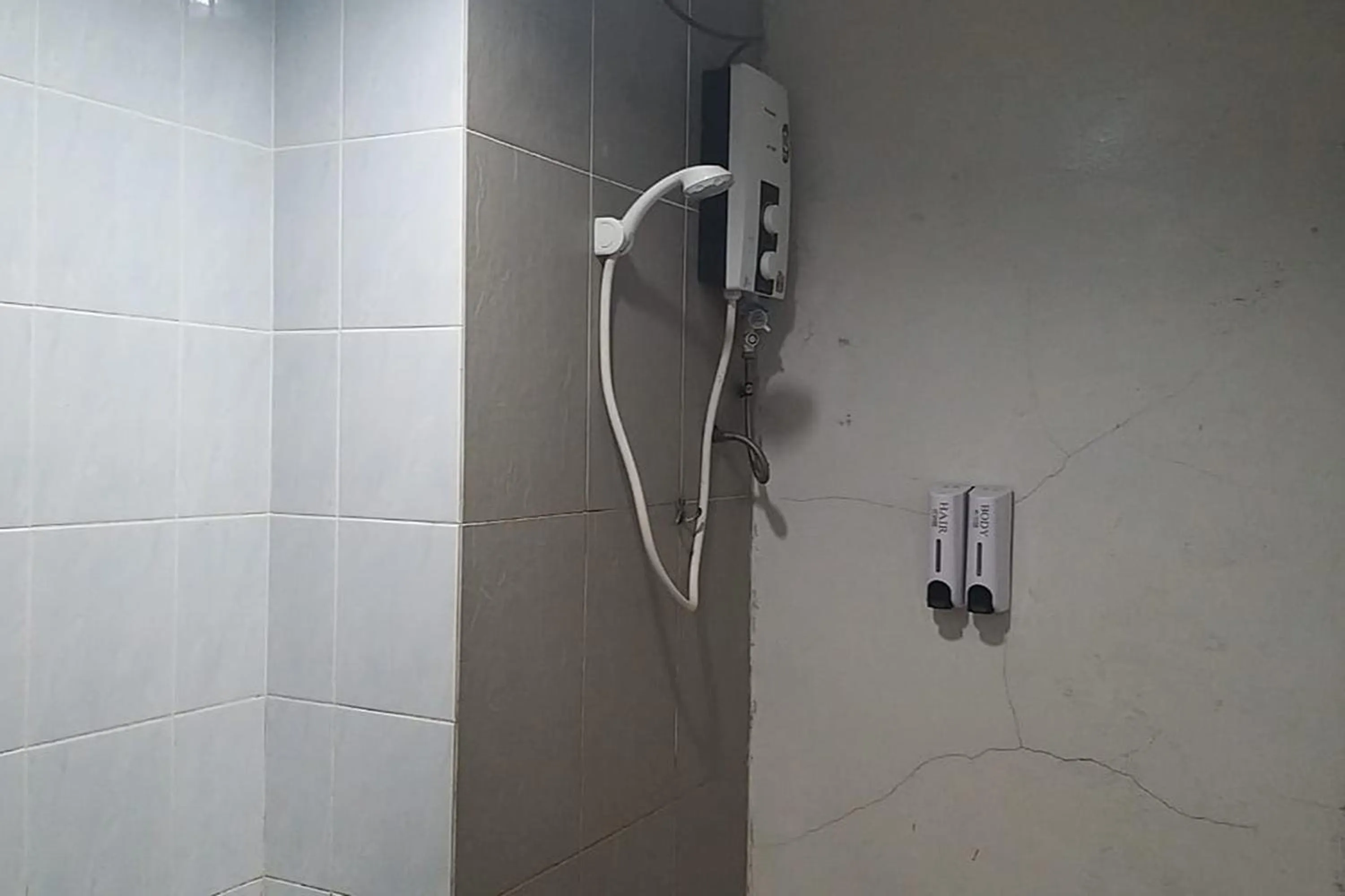 Shower in BR Parklands Hotel