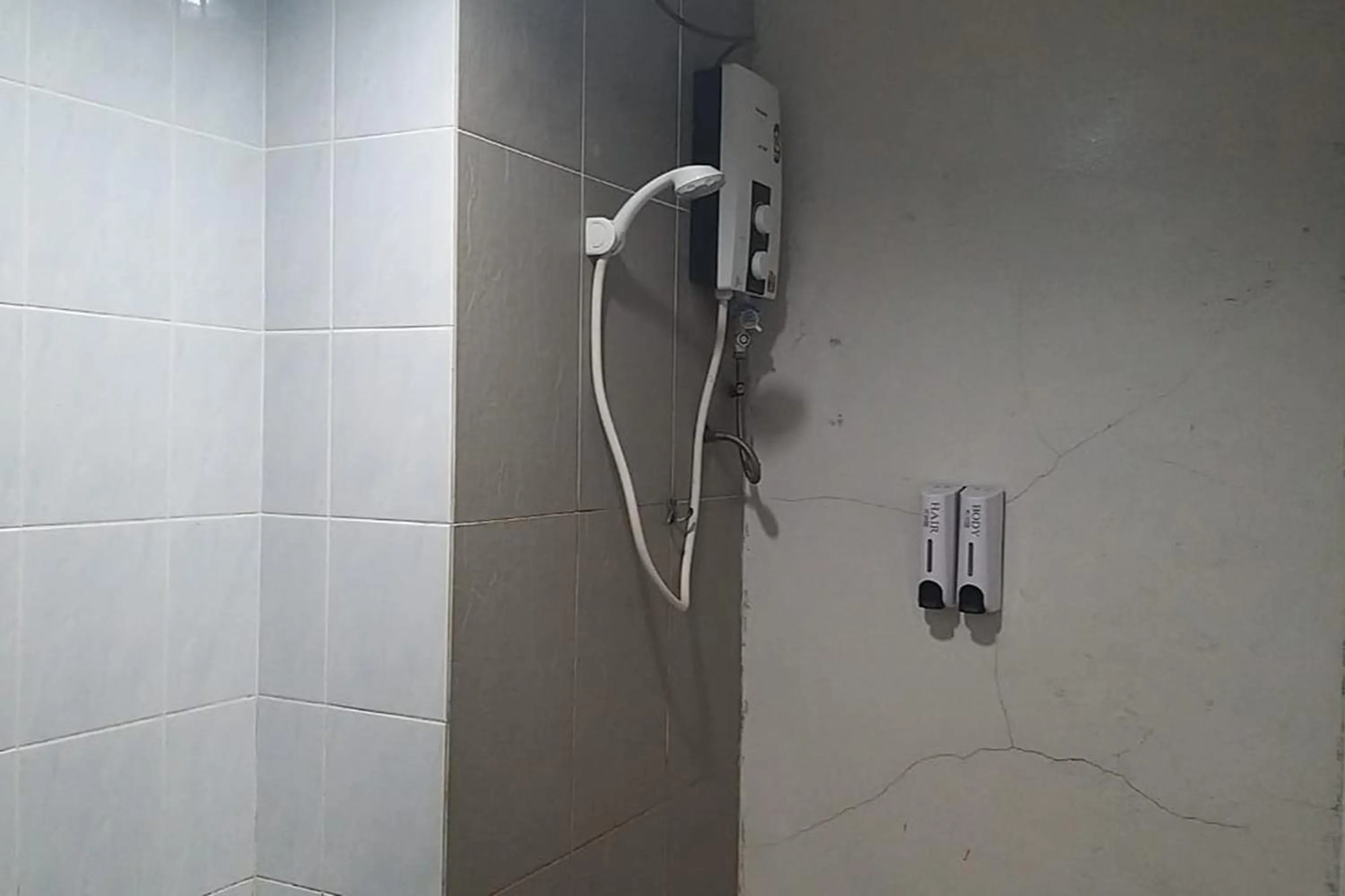 Shower in BR Parklands Hotel