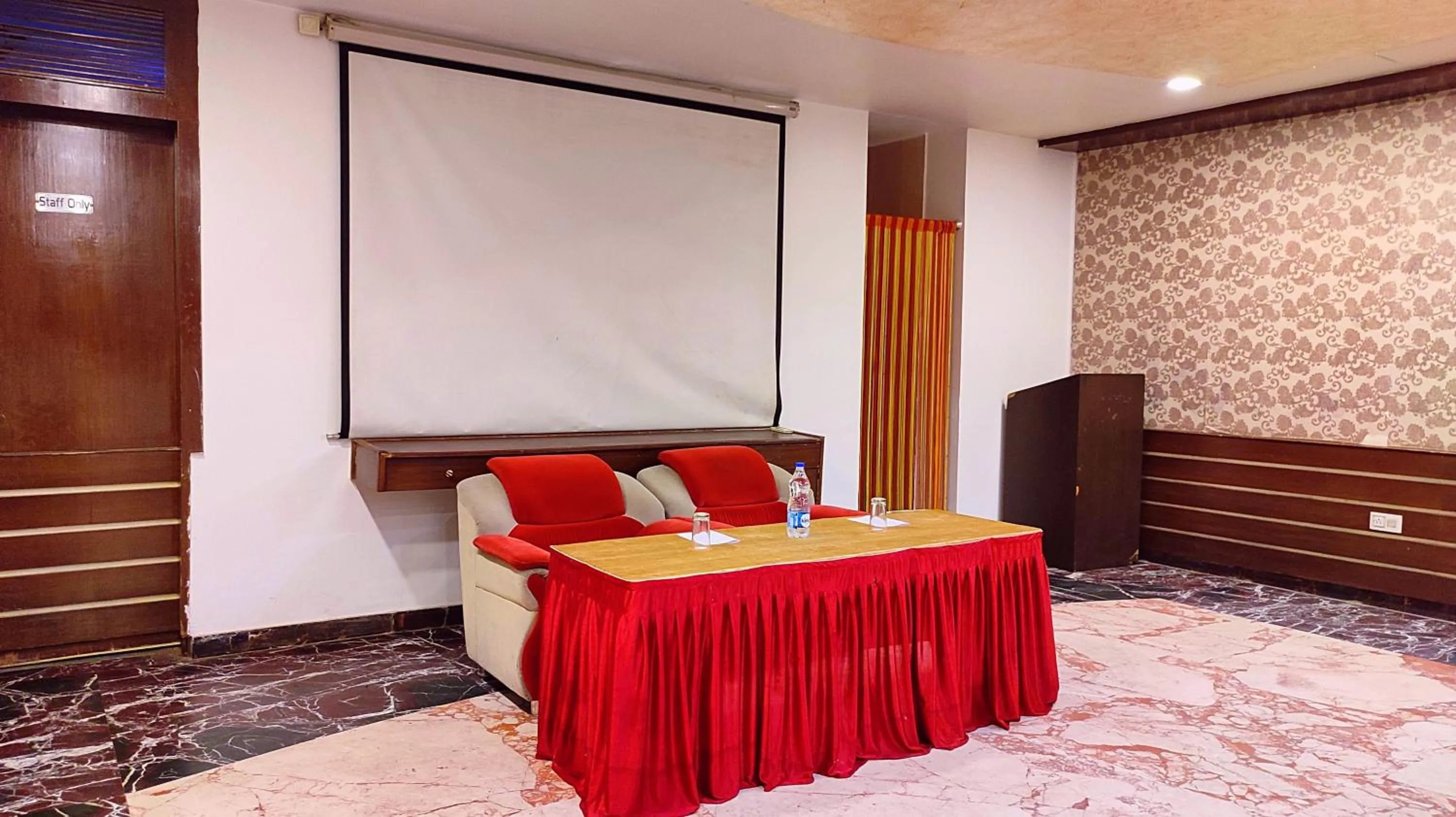 Banquet/Function facilities, Bed in Hotel Dodas Palace