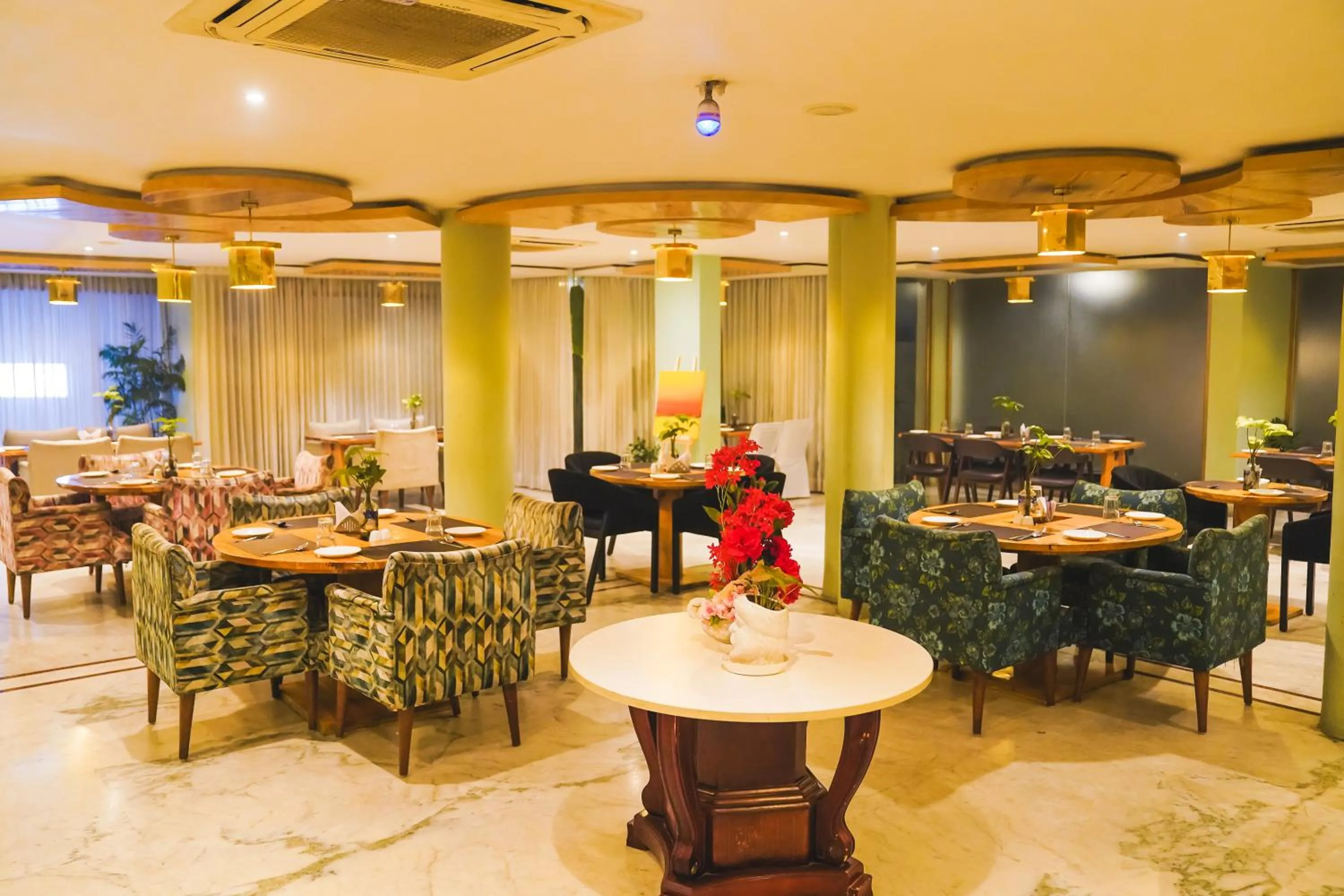 Restaurant/places to eat in Hotel Dodas Palace