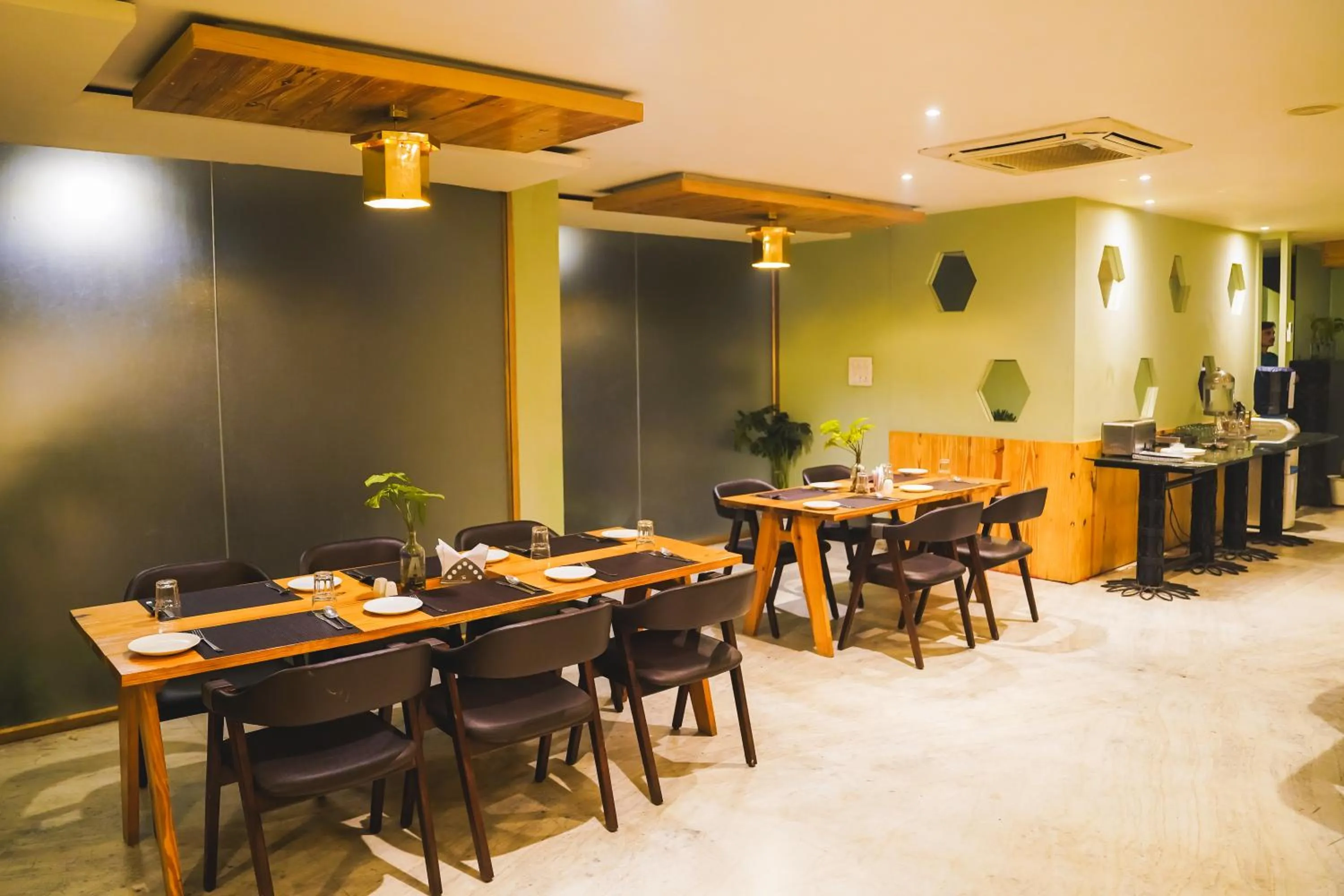 Restaurant/places to eat in Hotel Dodas Palace