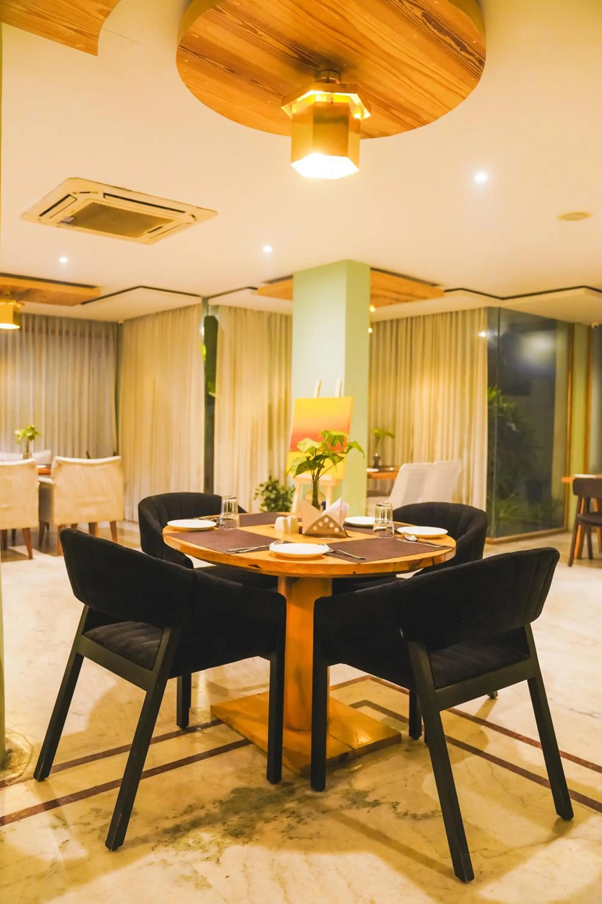 Restaurant/places to eat in Hotel Dodas Palace