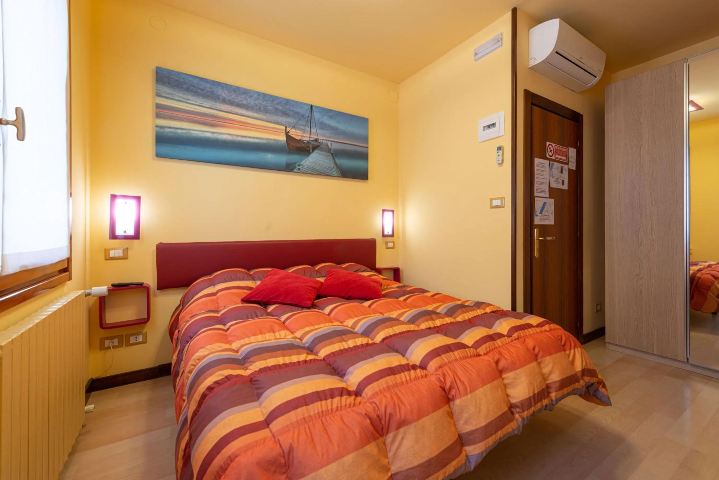 Photo of the whole room, Bed in B&B Da Nina Venice