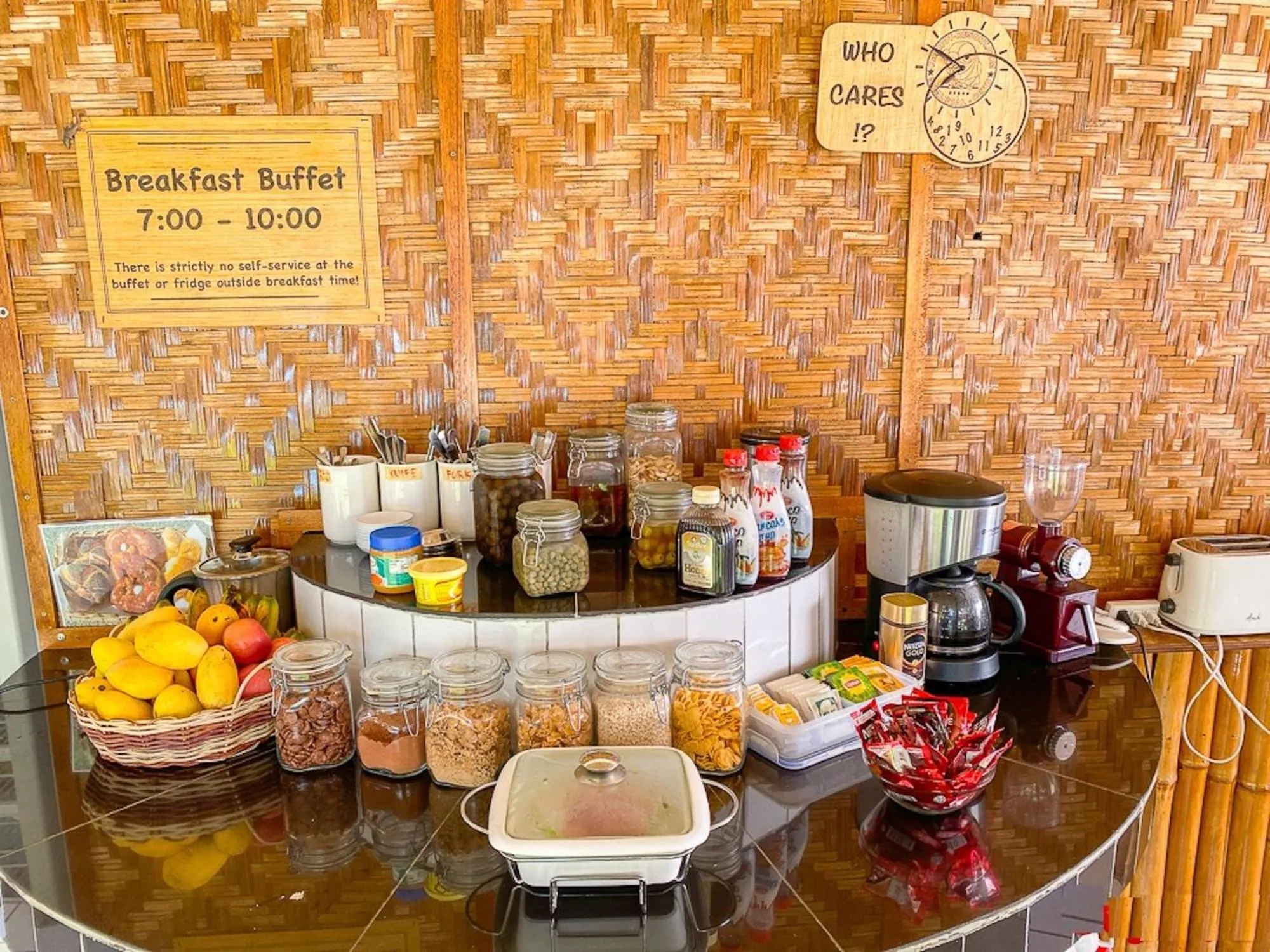 Food and drinks in Parrot Resort Moalboal