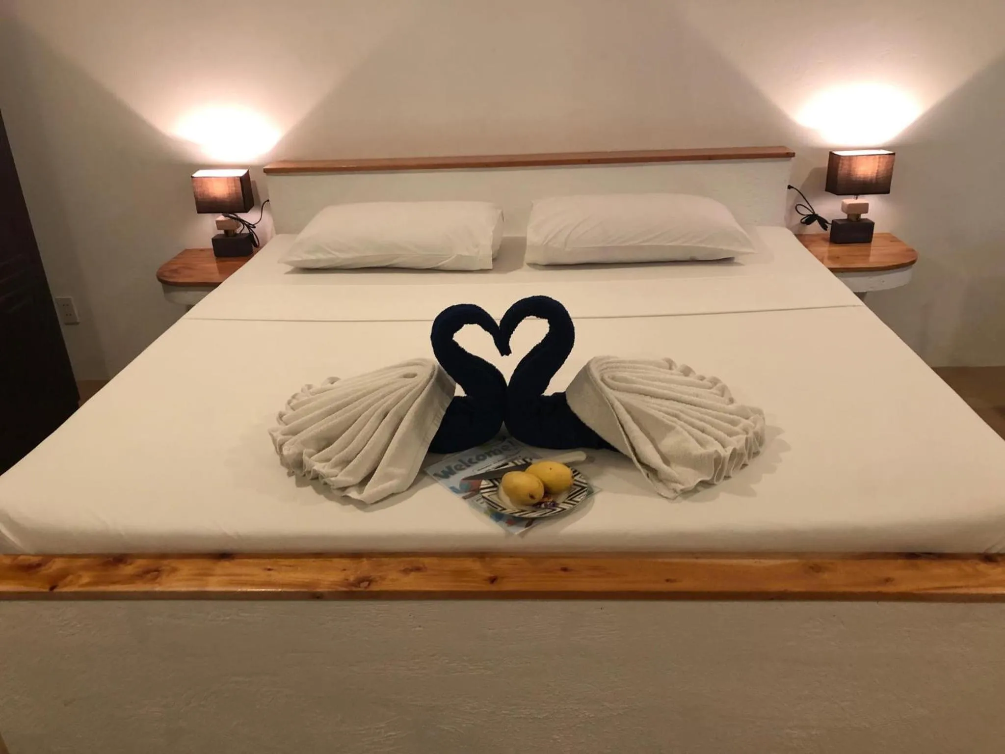 Bed in Parrot Resort Moalboal