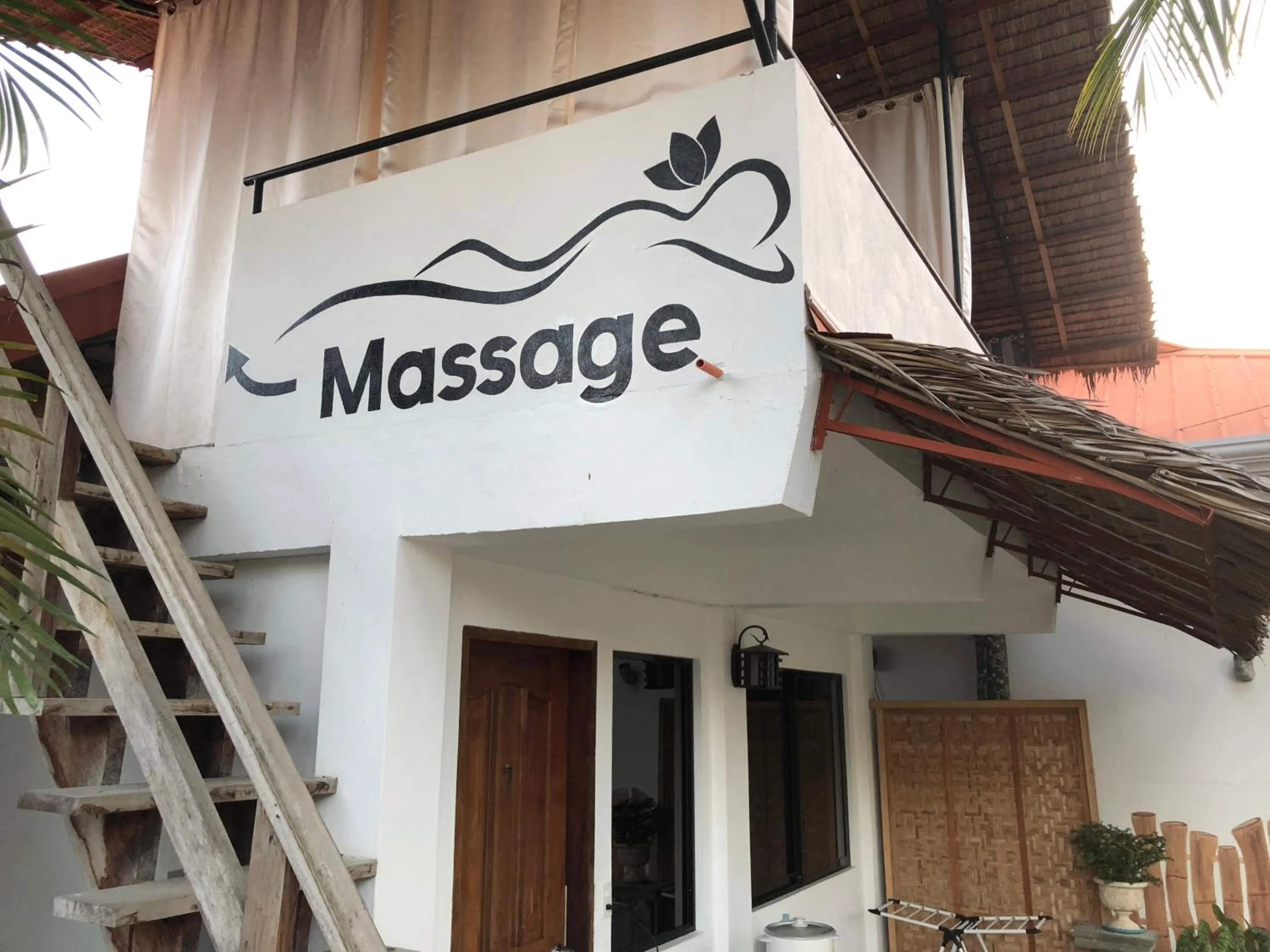 Massage in Parrot Resort Moalboal