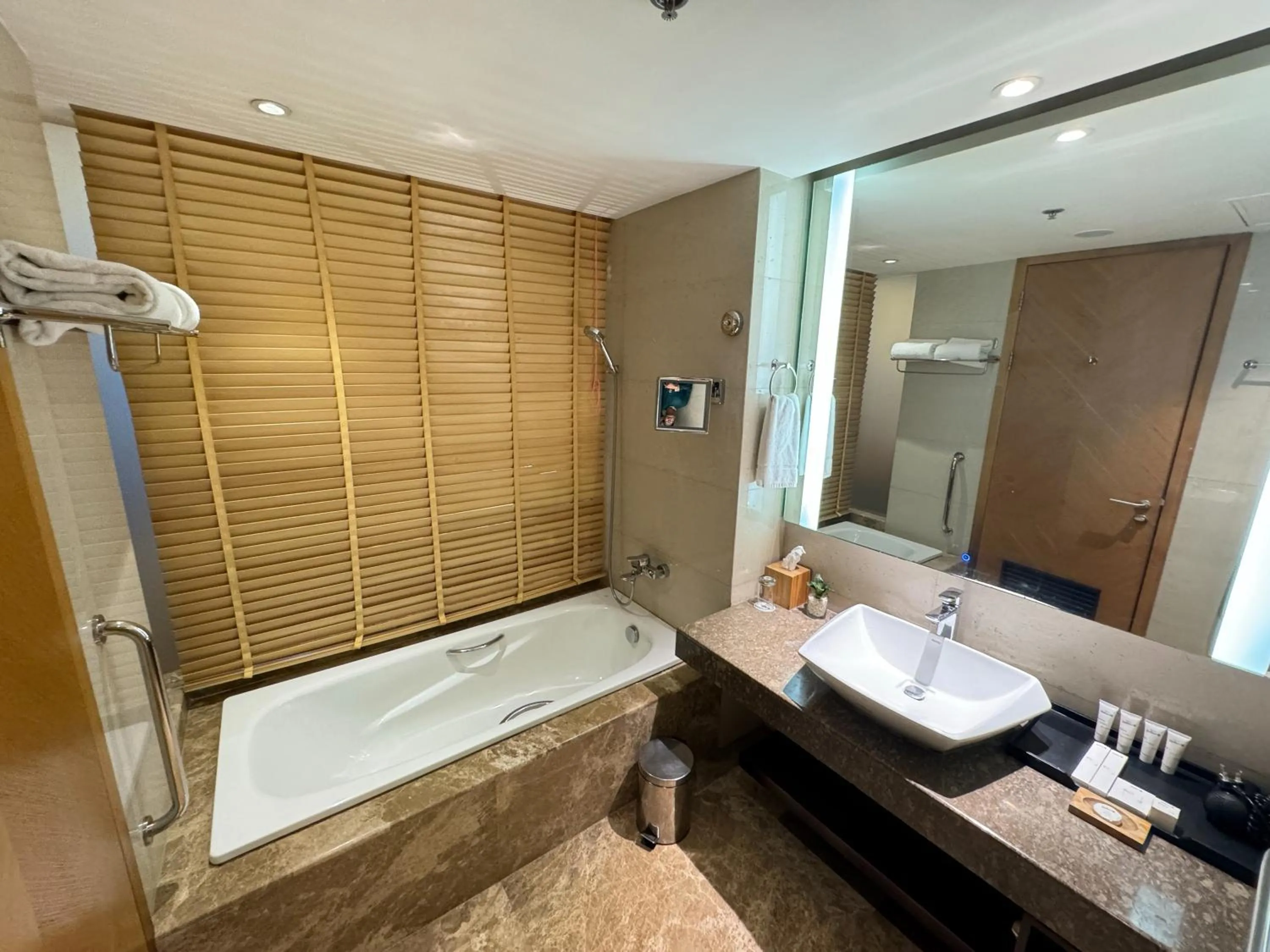 Shower in Radisson Blu Chattogram Bay View