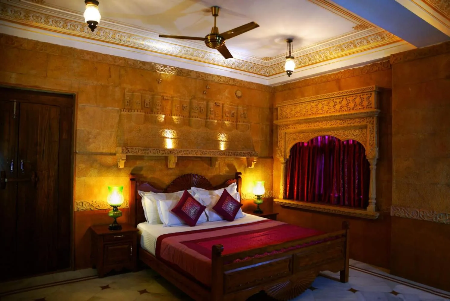 Bed in Pearl Palace Heritage Boutique Hotel
