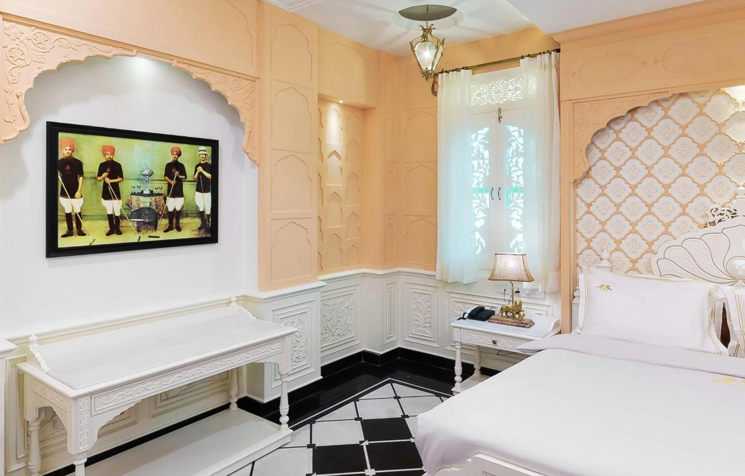 Bed in Pearl Palace Heritage Boutique Hotel