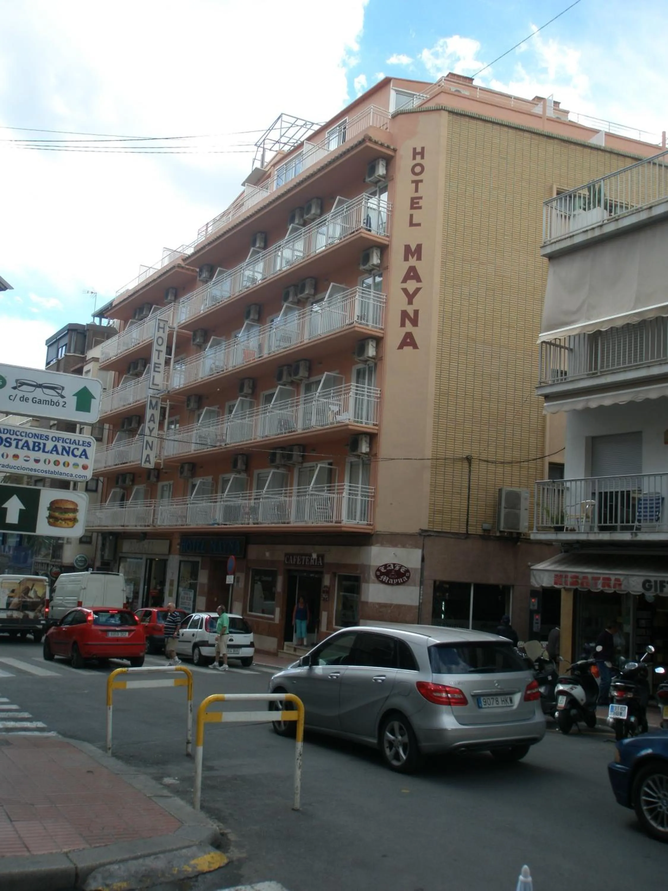 Property building in Hotel Mayna