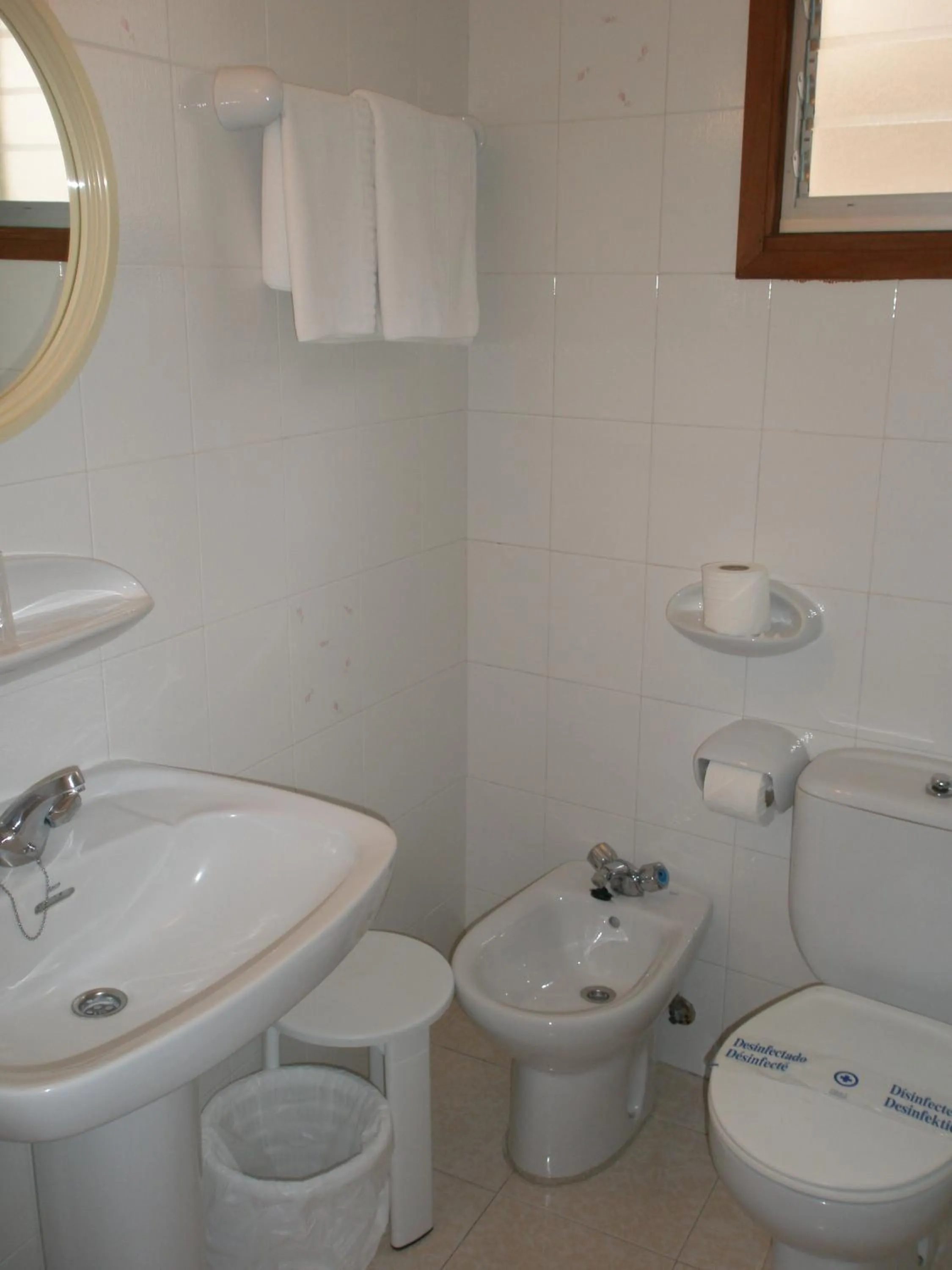 Bathroom in Hotel Mayna