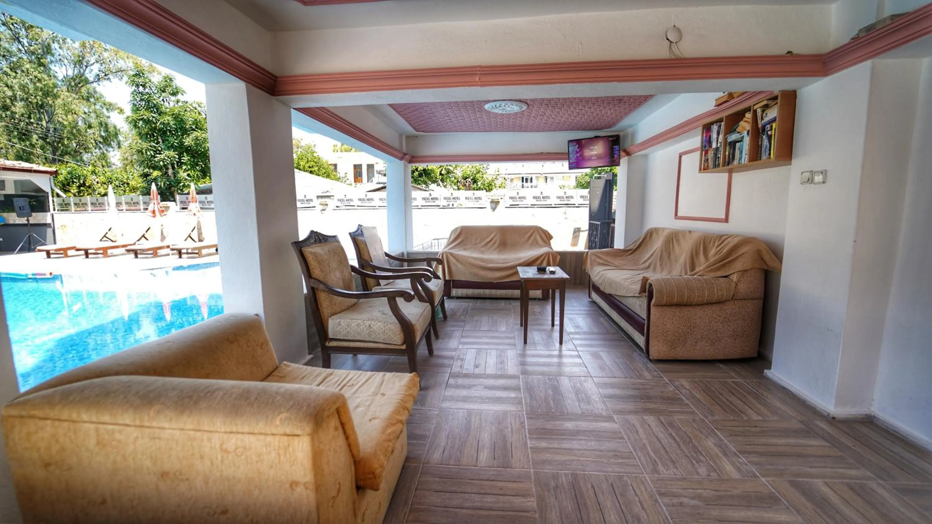 Library in Yücel Hotel