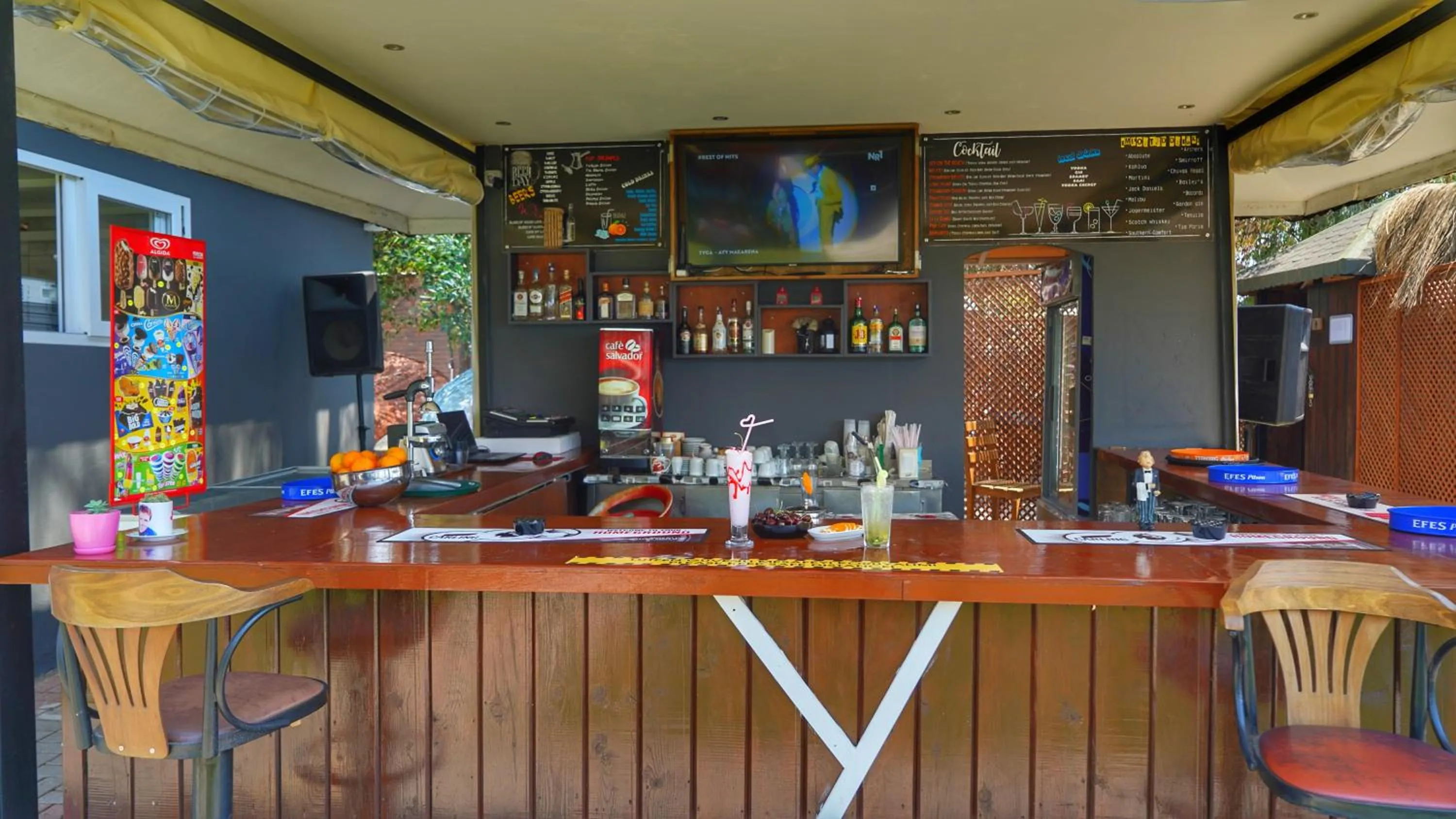 Lounge or bar in Yücel Hotel