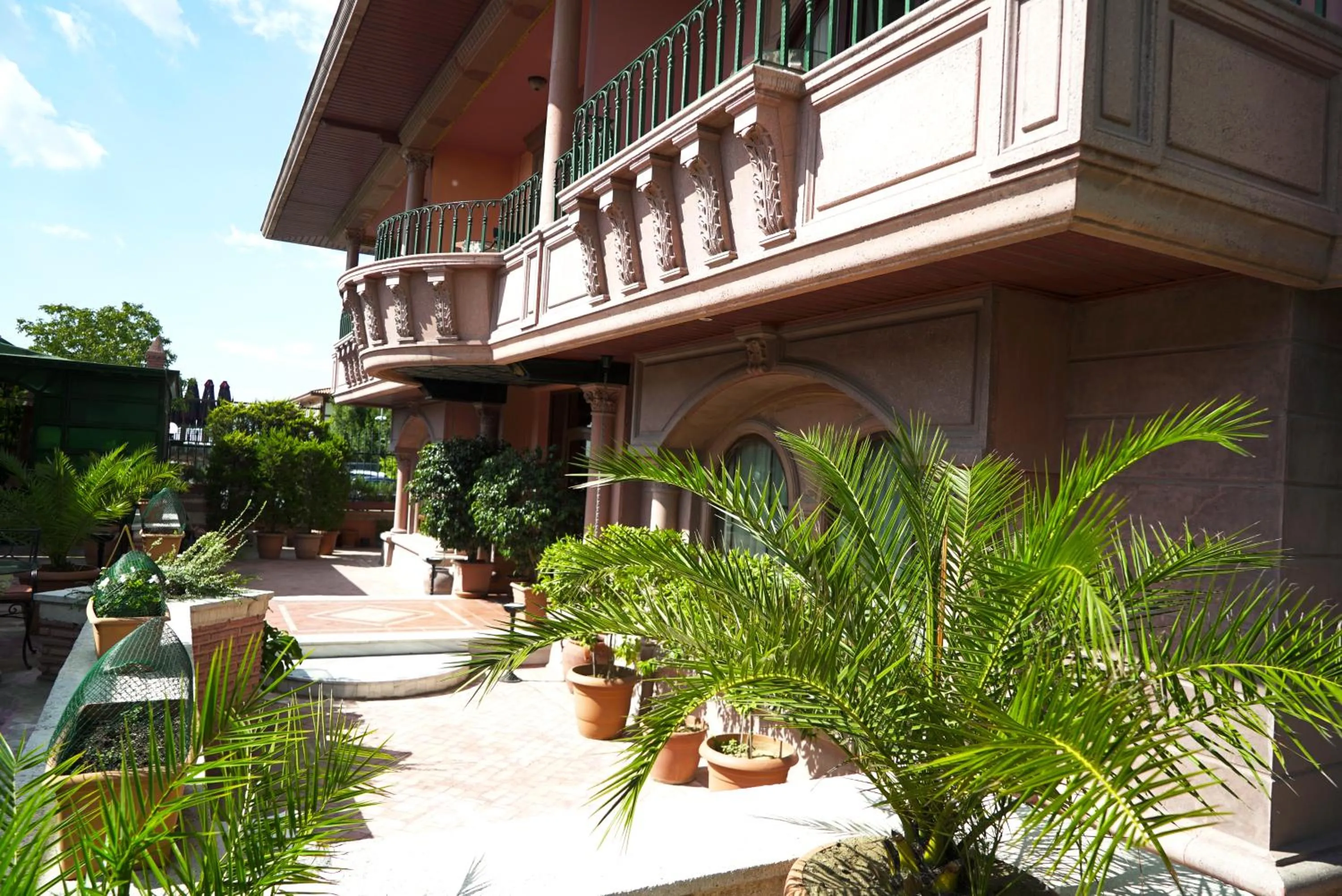 Garden in Sultanahmet Palace Hotel