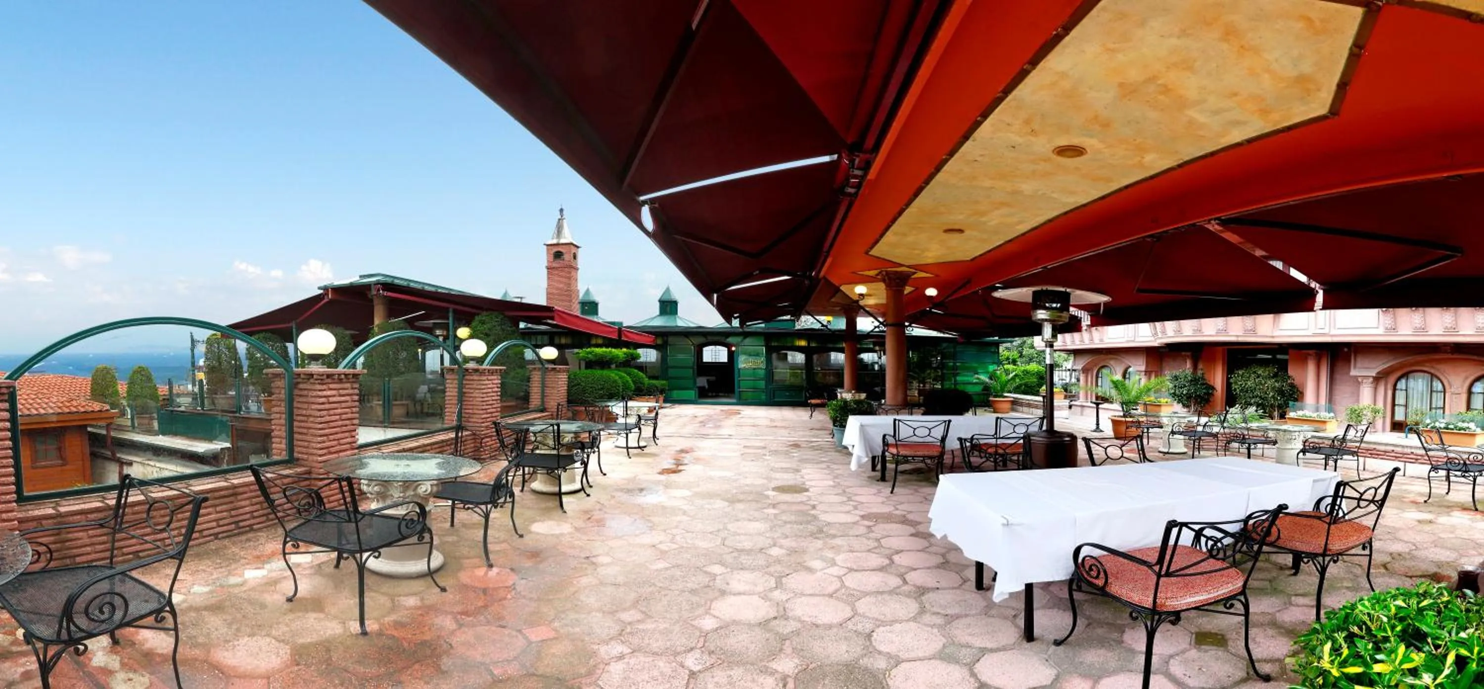 Garden in Sultanahmet Palace Hotel