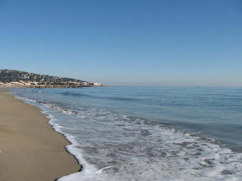 Beach in Domitys Le Ruban d'Azur résidence services séniors