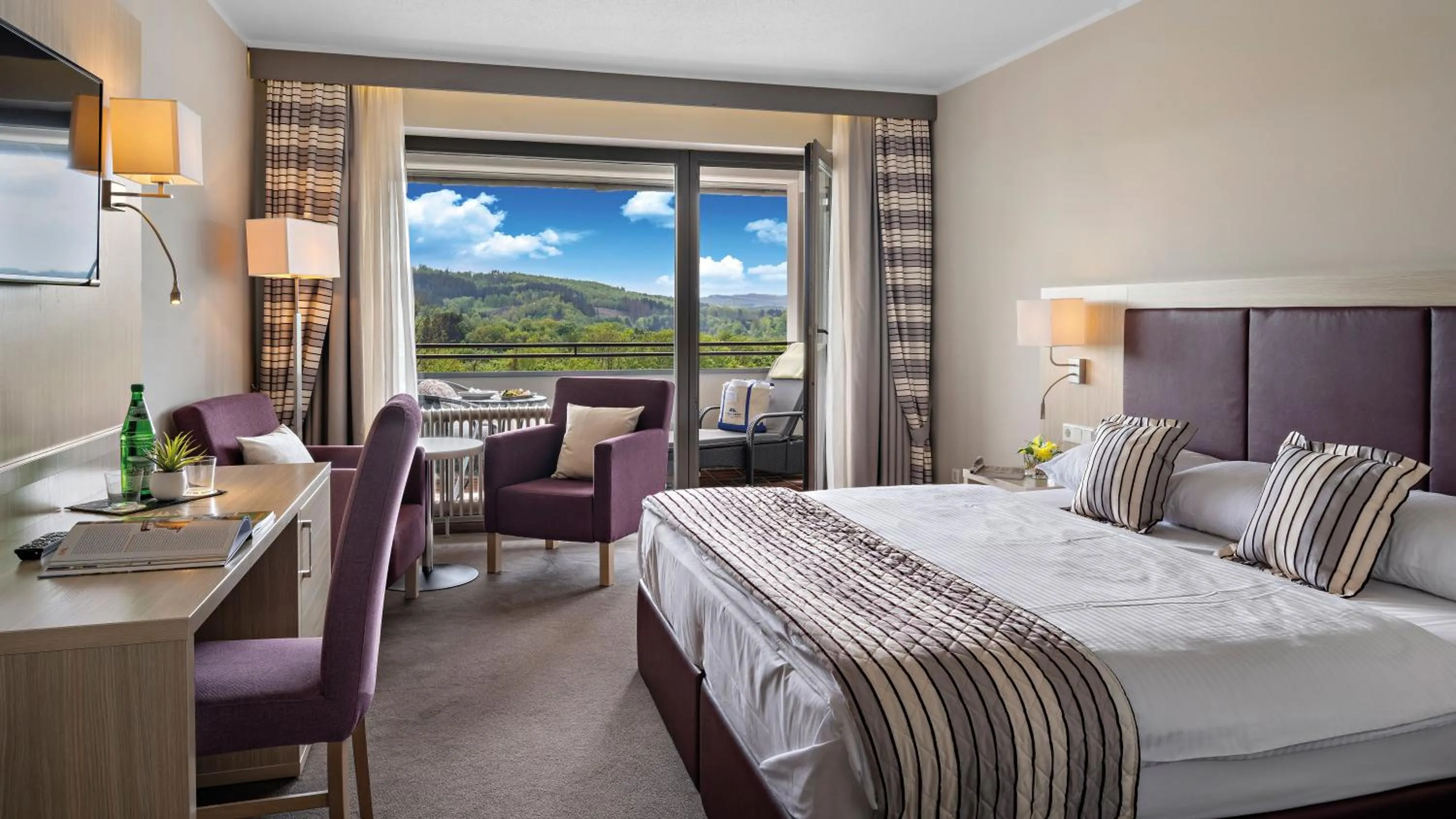 Photo of the whole room, Bed in Hotel Diehlberg