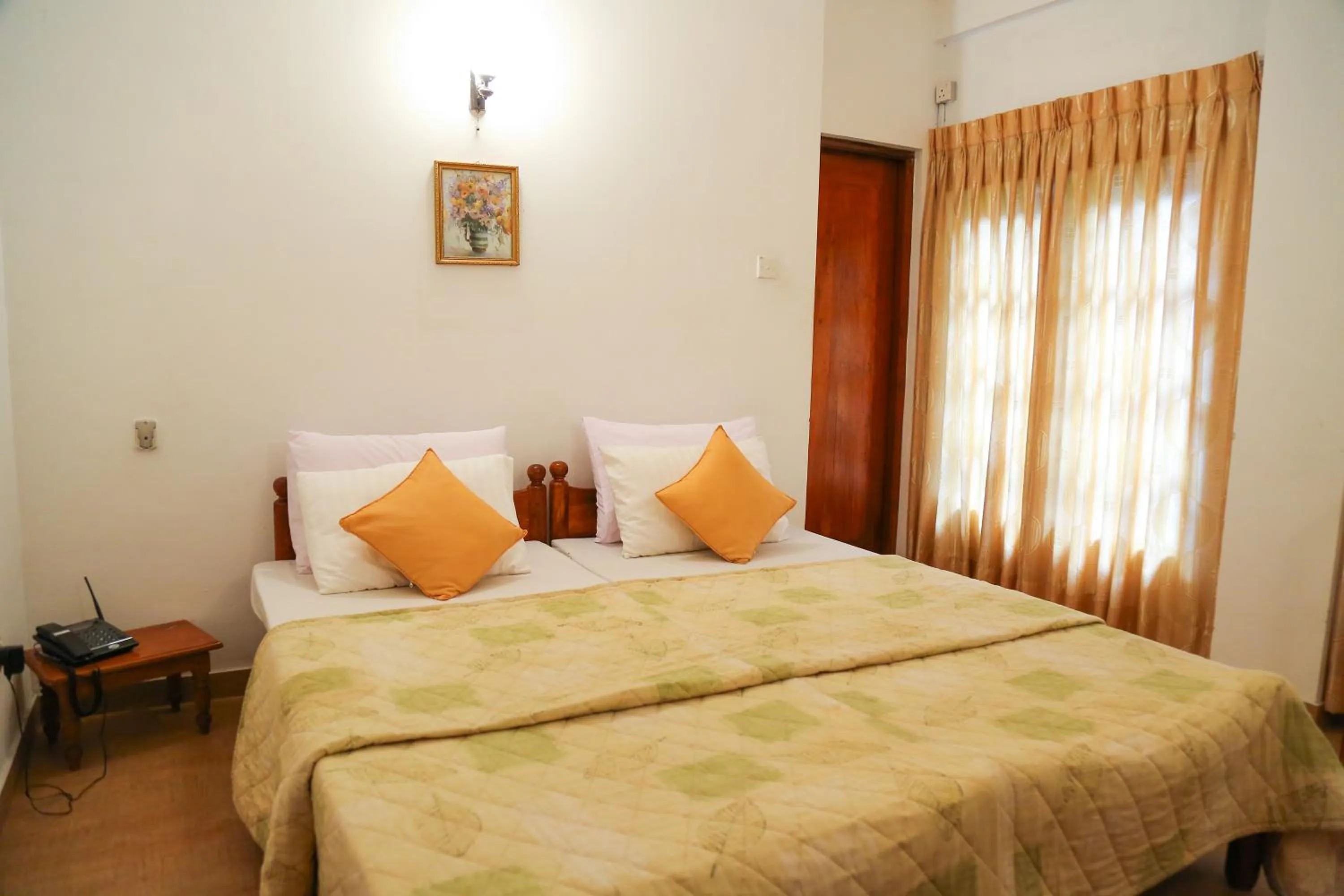 Bedroom, Bed in Paradise Inn