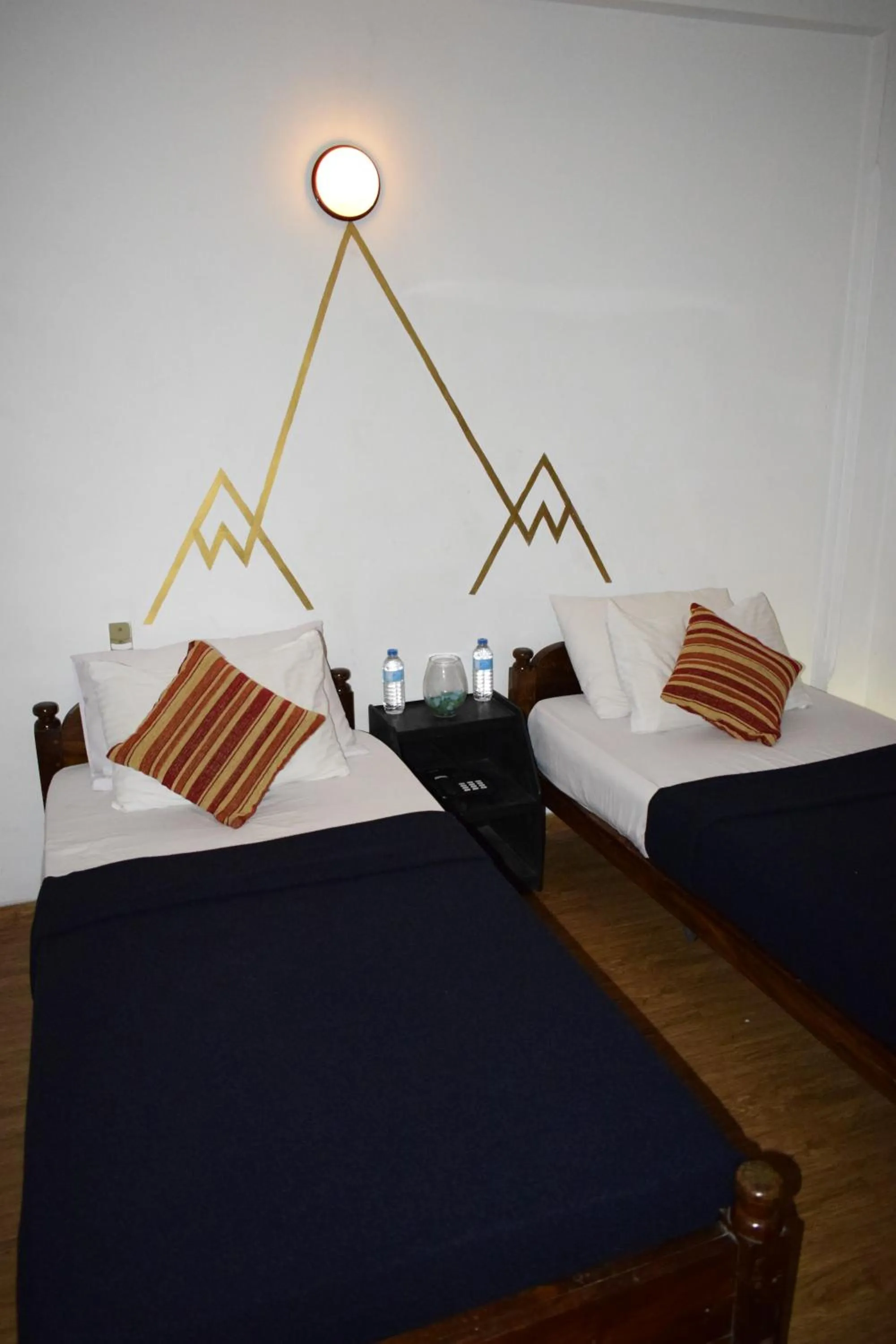 Photo of the whole room, Bed in Paradise Inn