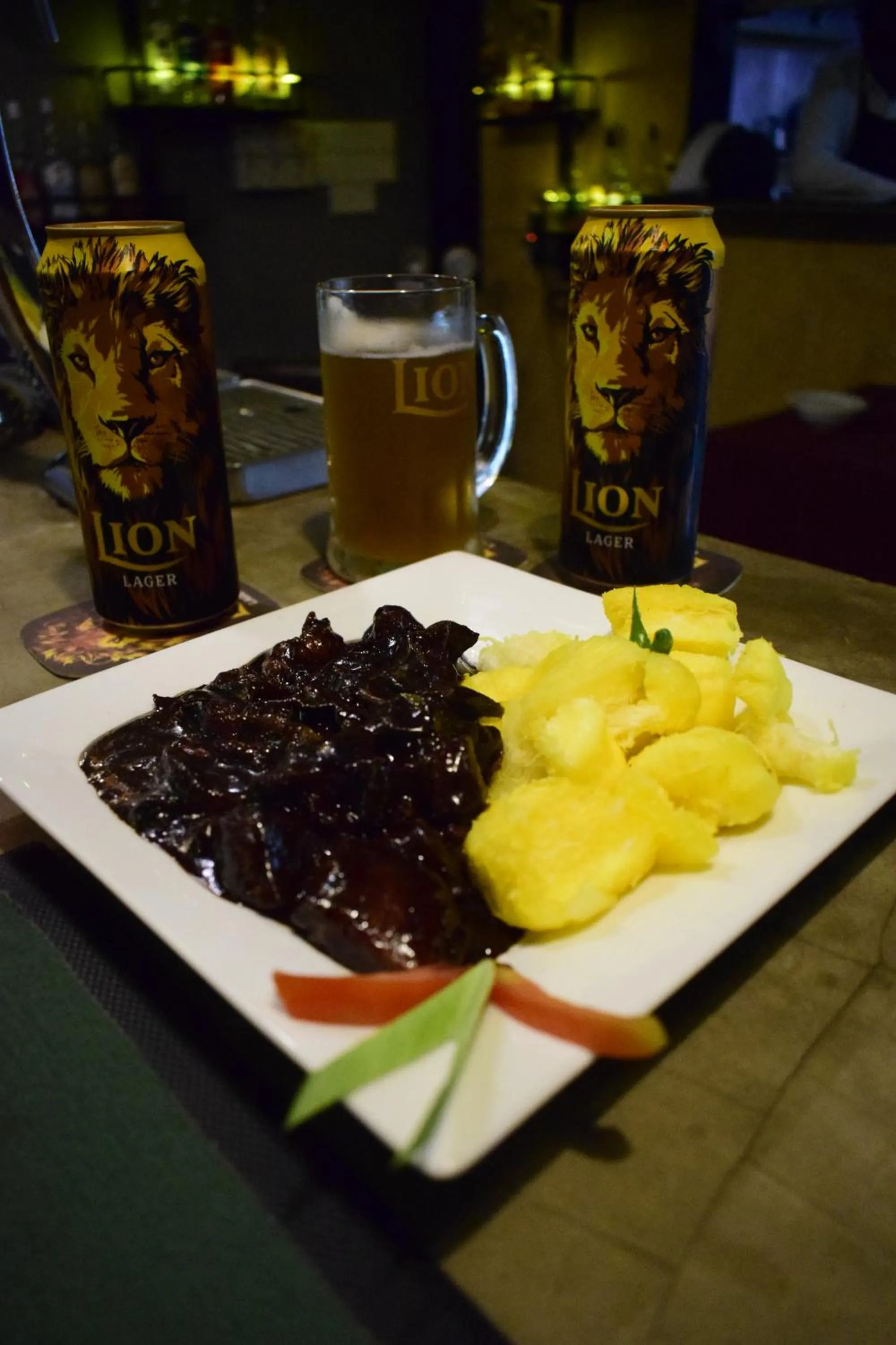 Food and drinks in Paradise Inn