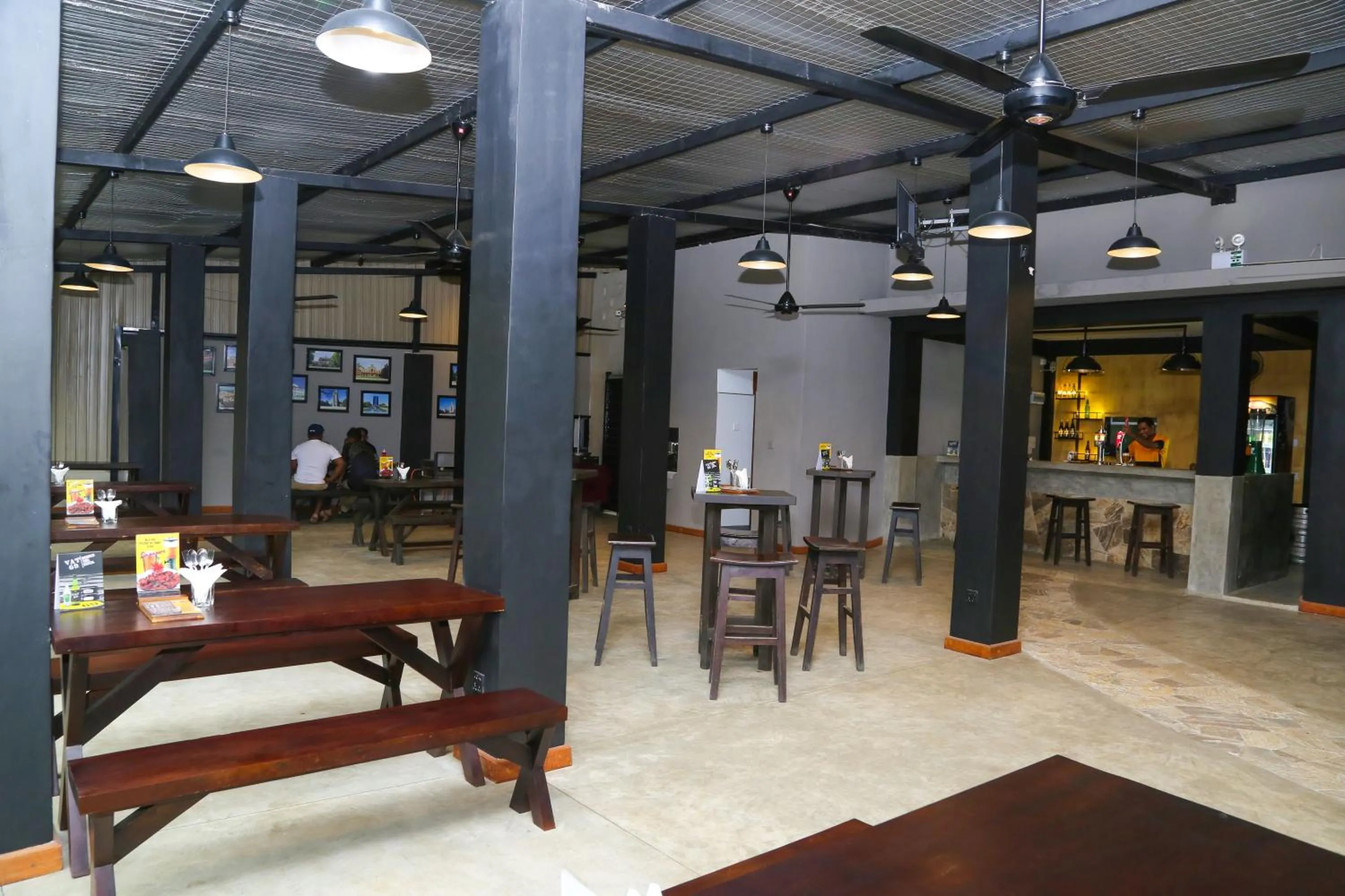 Lounge or bar in Paradise Inn