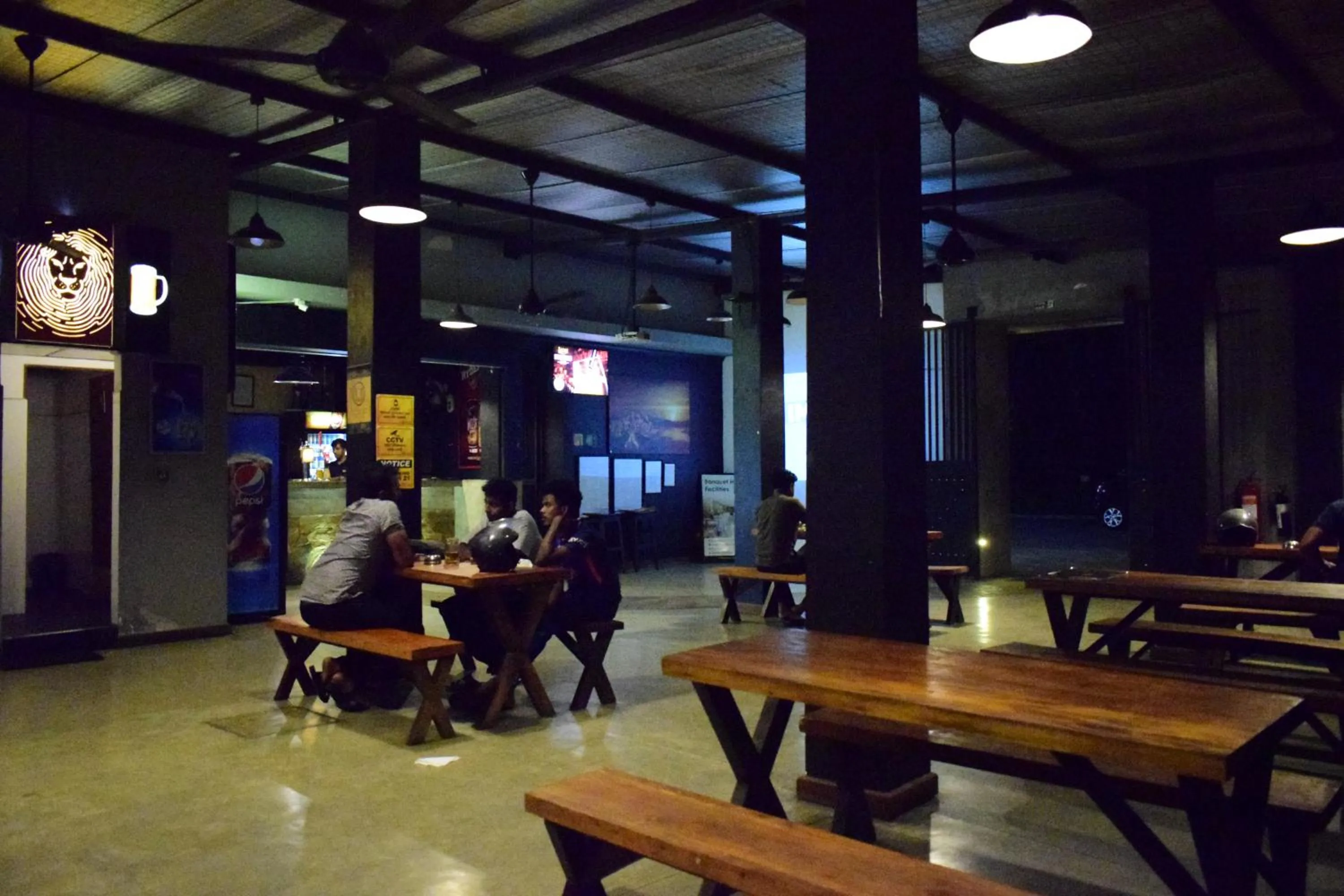 Restaurant/places to eat in Paradise Inn