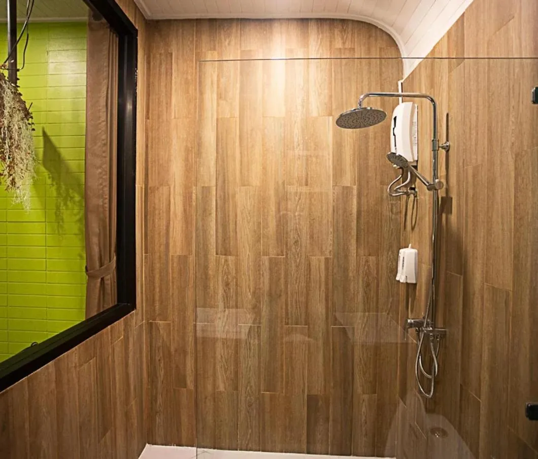 Shower in NY Resort Nonthaburi