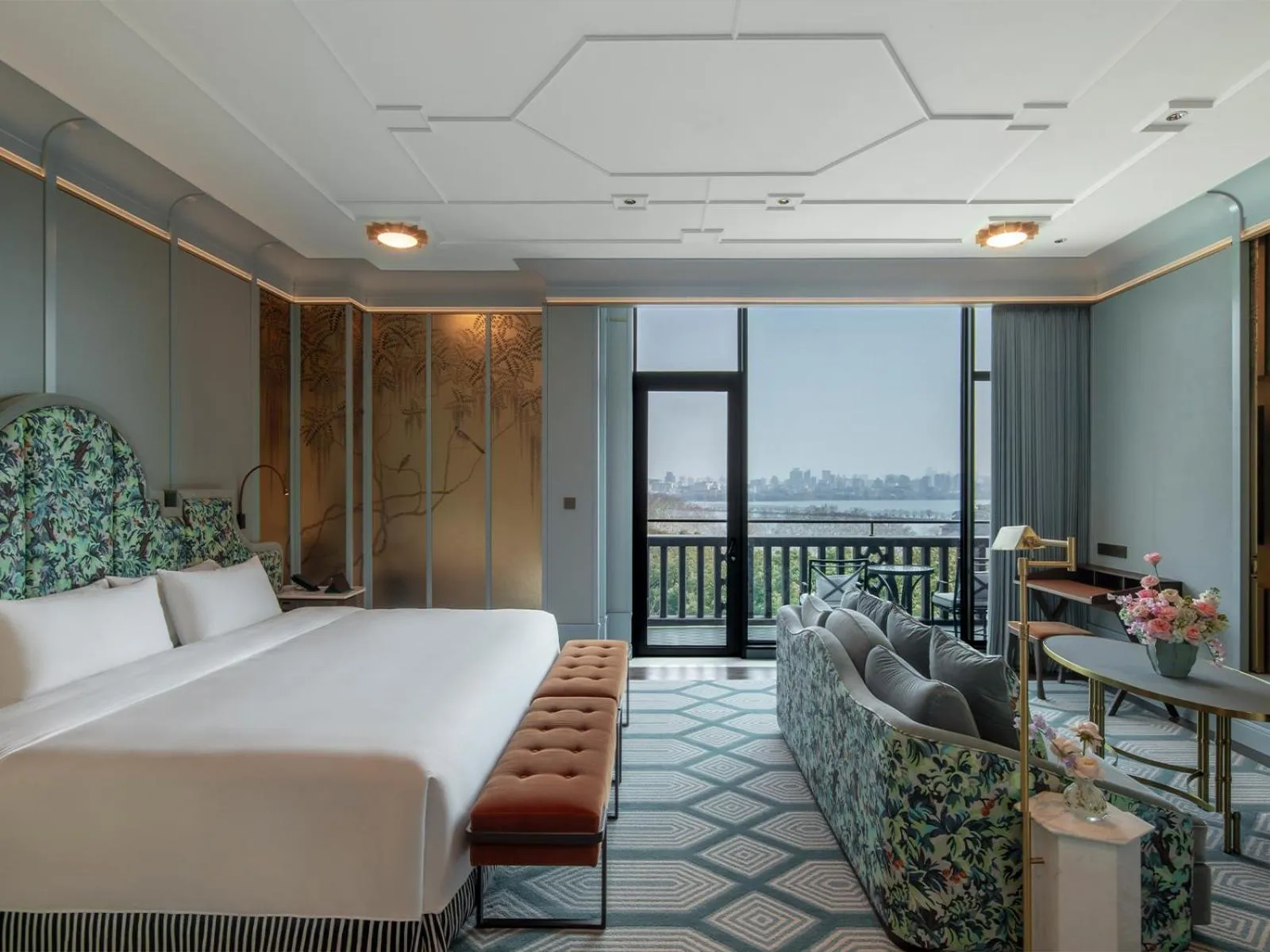 Bed in The Silk Lakehouse, Shangri-La Hangzhou