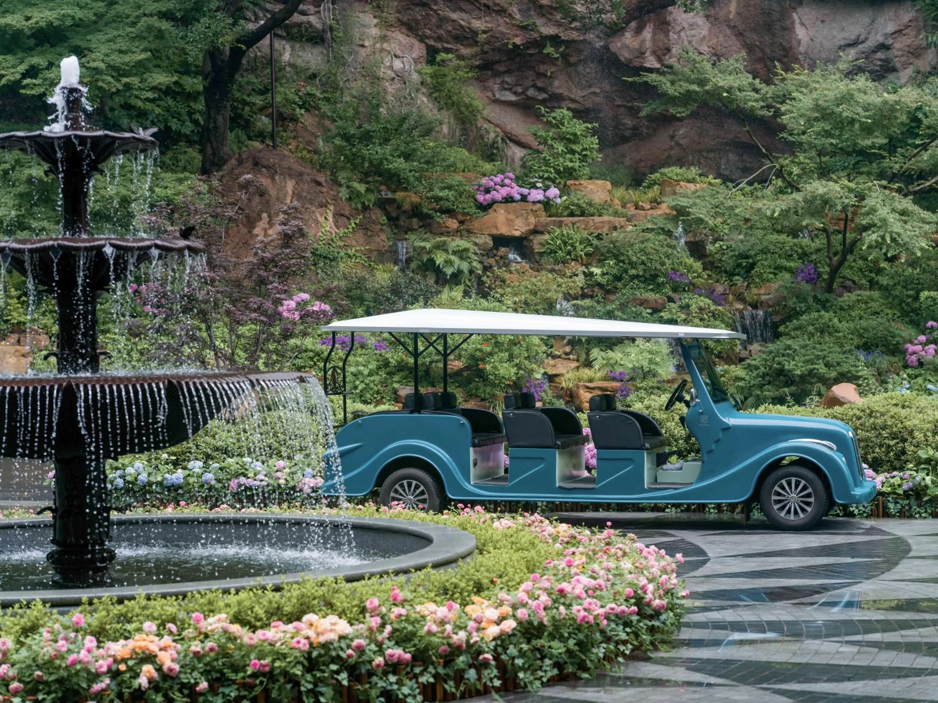 Property building in The Silk Lakehouse, Shangri-La Hangzhou