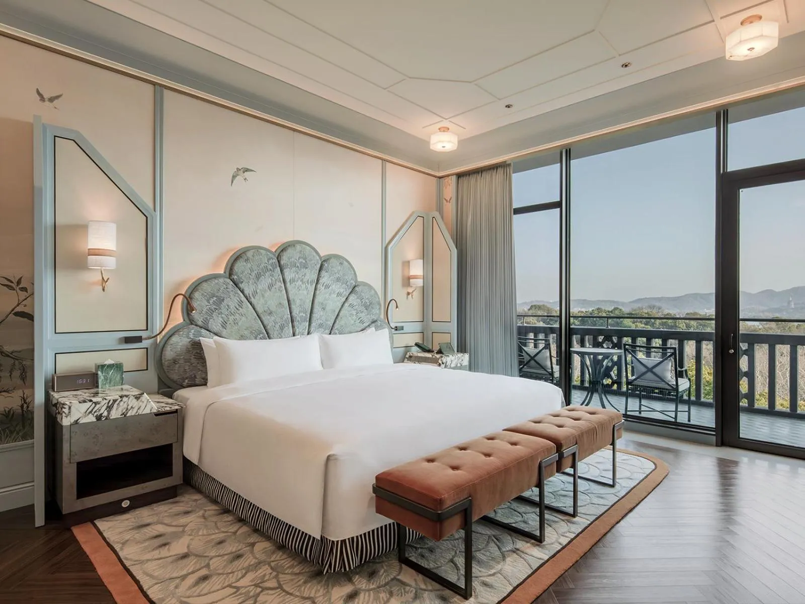 Bedroom, Bed in The Silk Lakehouse, Shangri-La Hangzhou