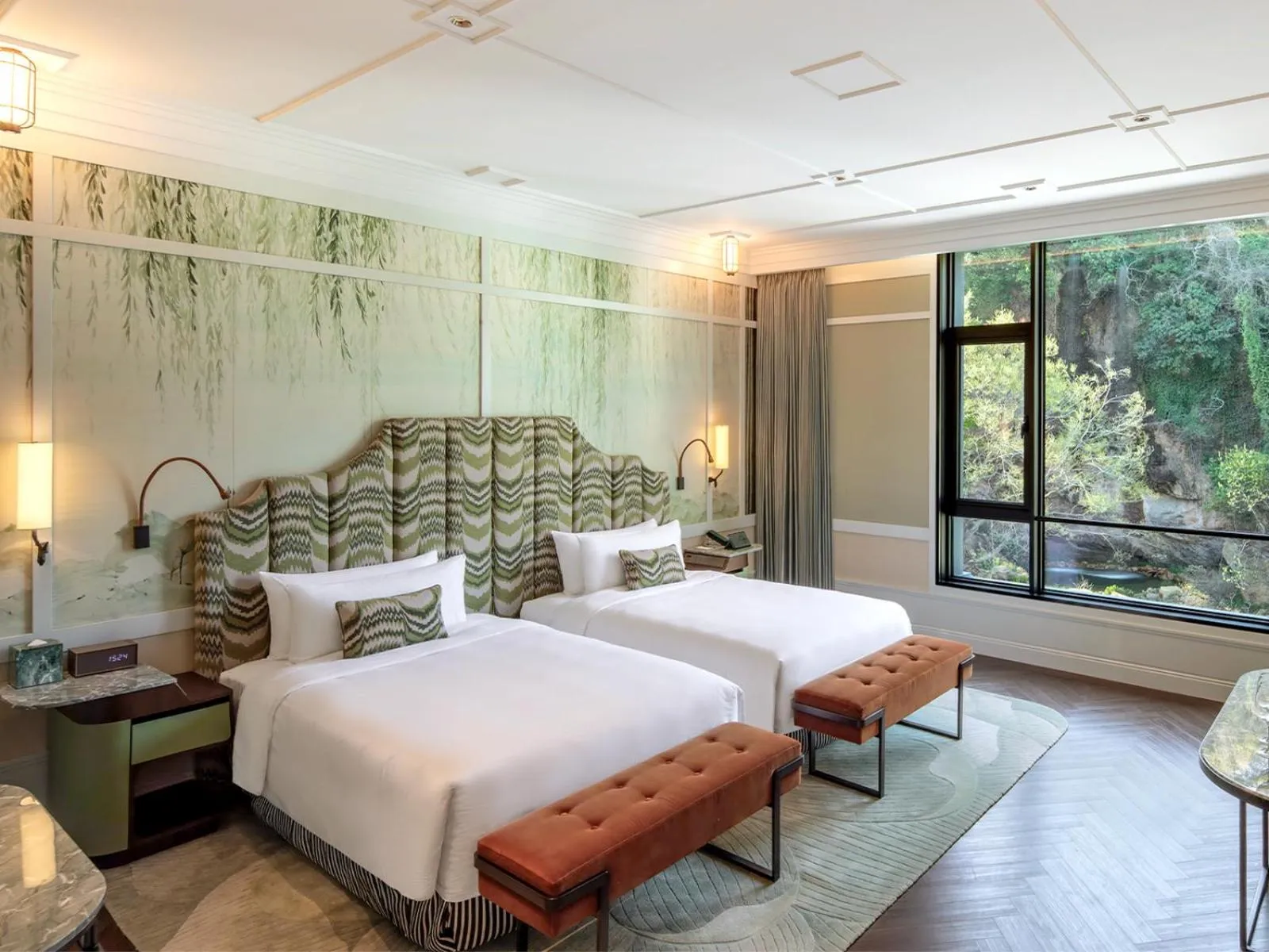 Bedroom, Bed in The Silk Lakehouse, Shangri-La Hangzhou