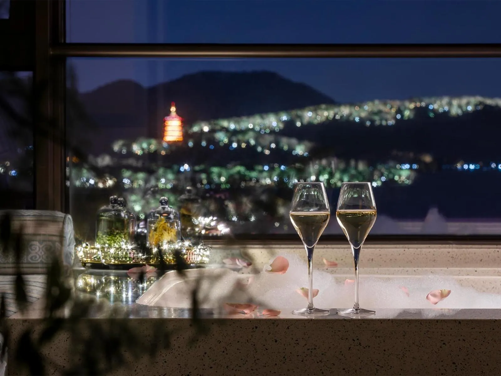 Night in The Silk Lakehouse, Shangri-La Hangzhou