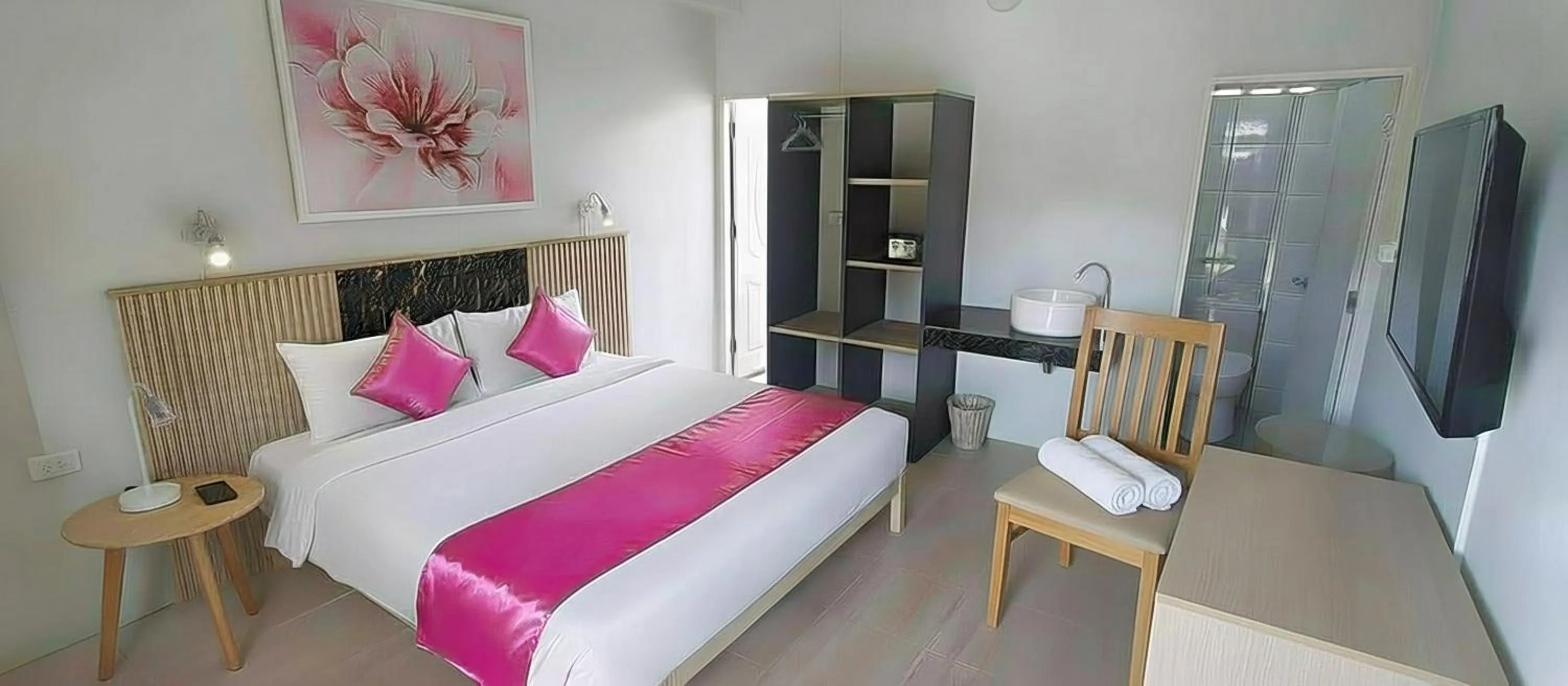 Bed in Ko Lanta Hotels and Working Space