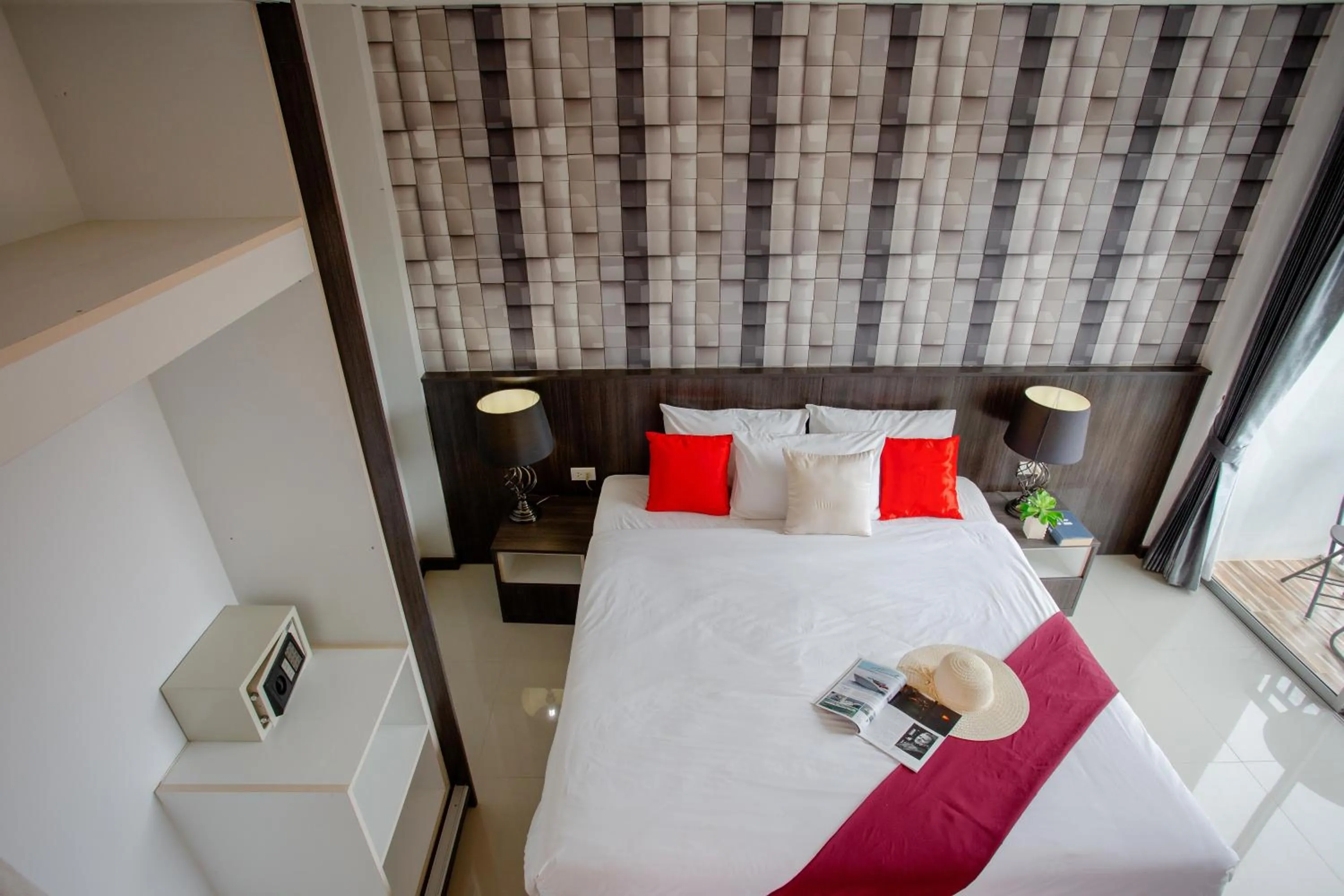 Photo of the whole room, Bed in Ko Lanta Hotels and Working Space