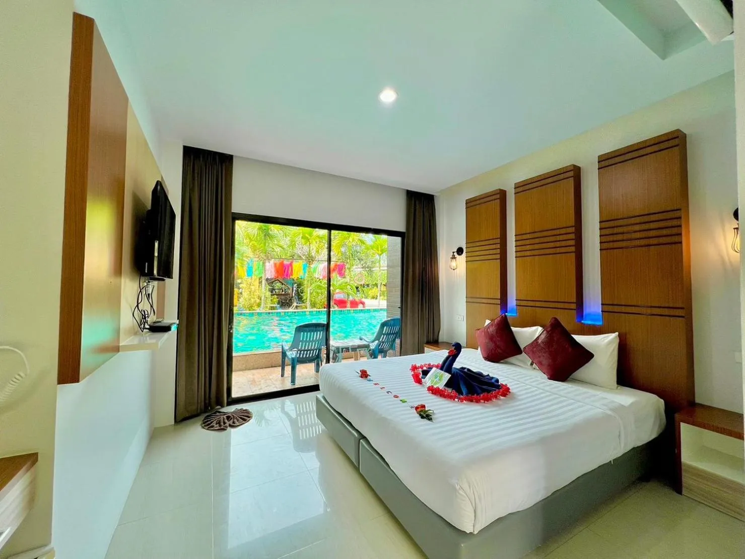 Bed in Rimnatee Resort Trang