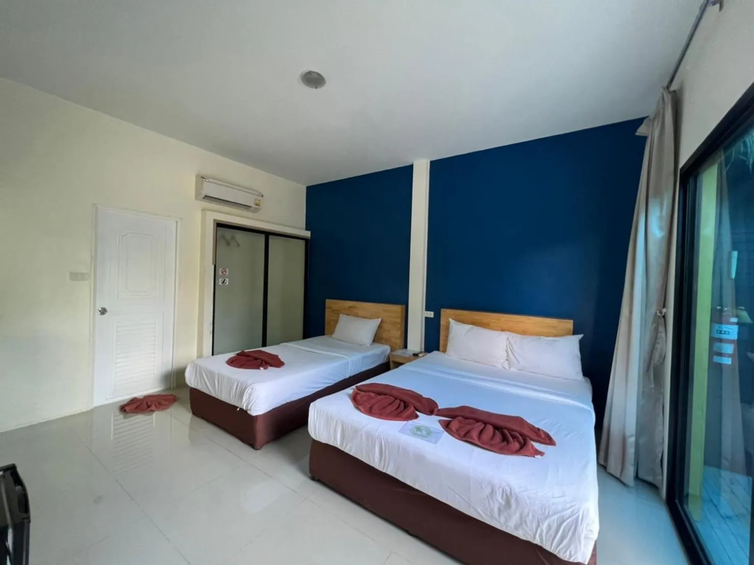 Bed in Rimnatee Resort Trang