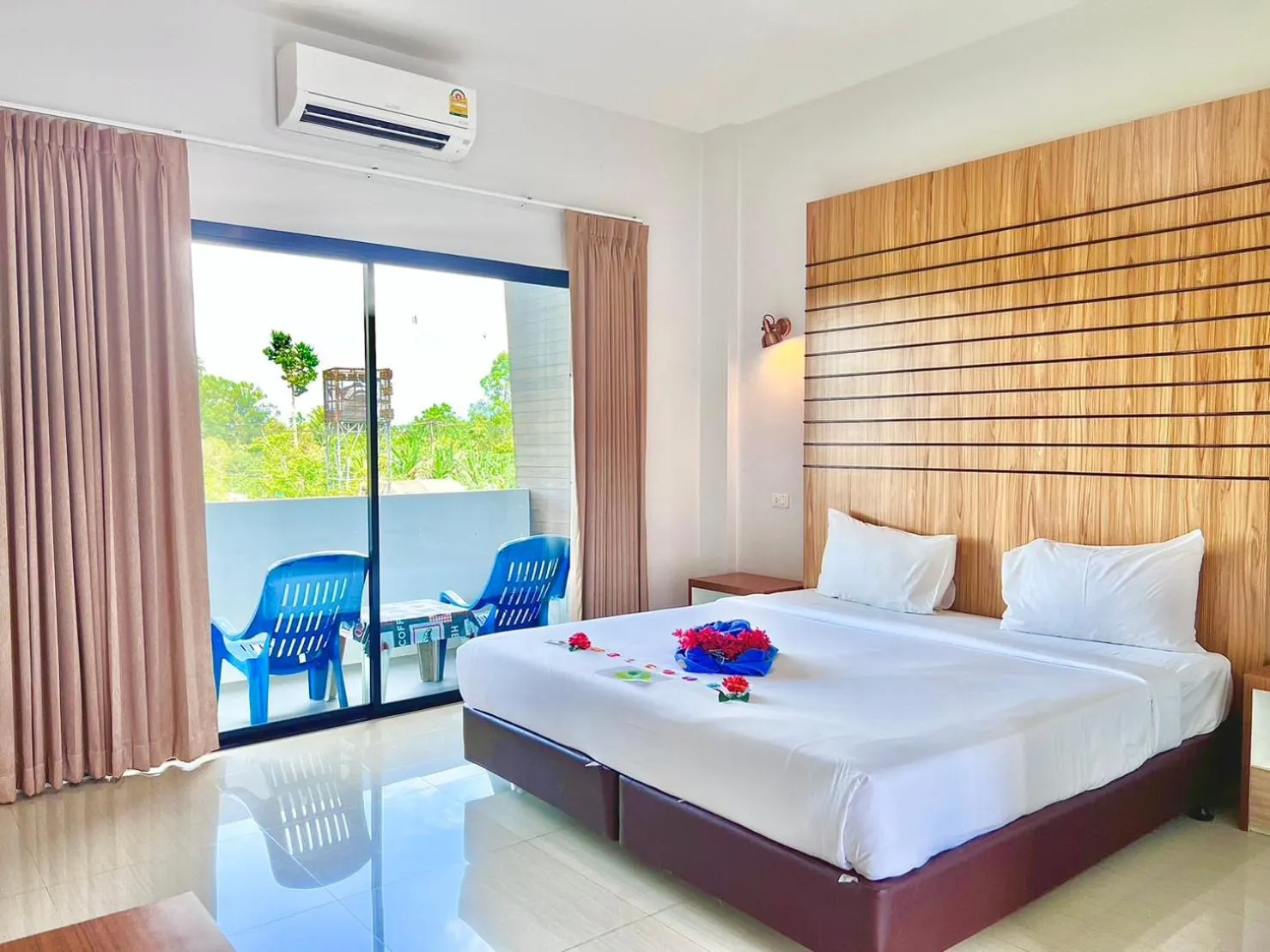 Bed in Rimnatee Resort Trang