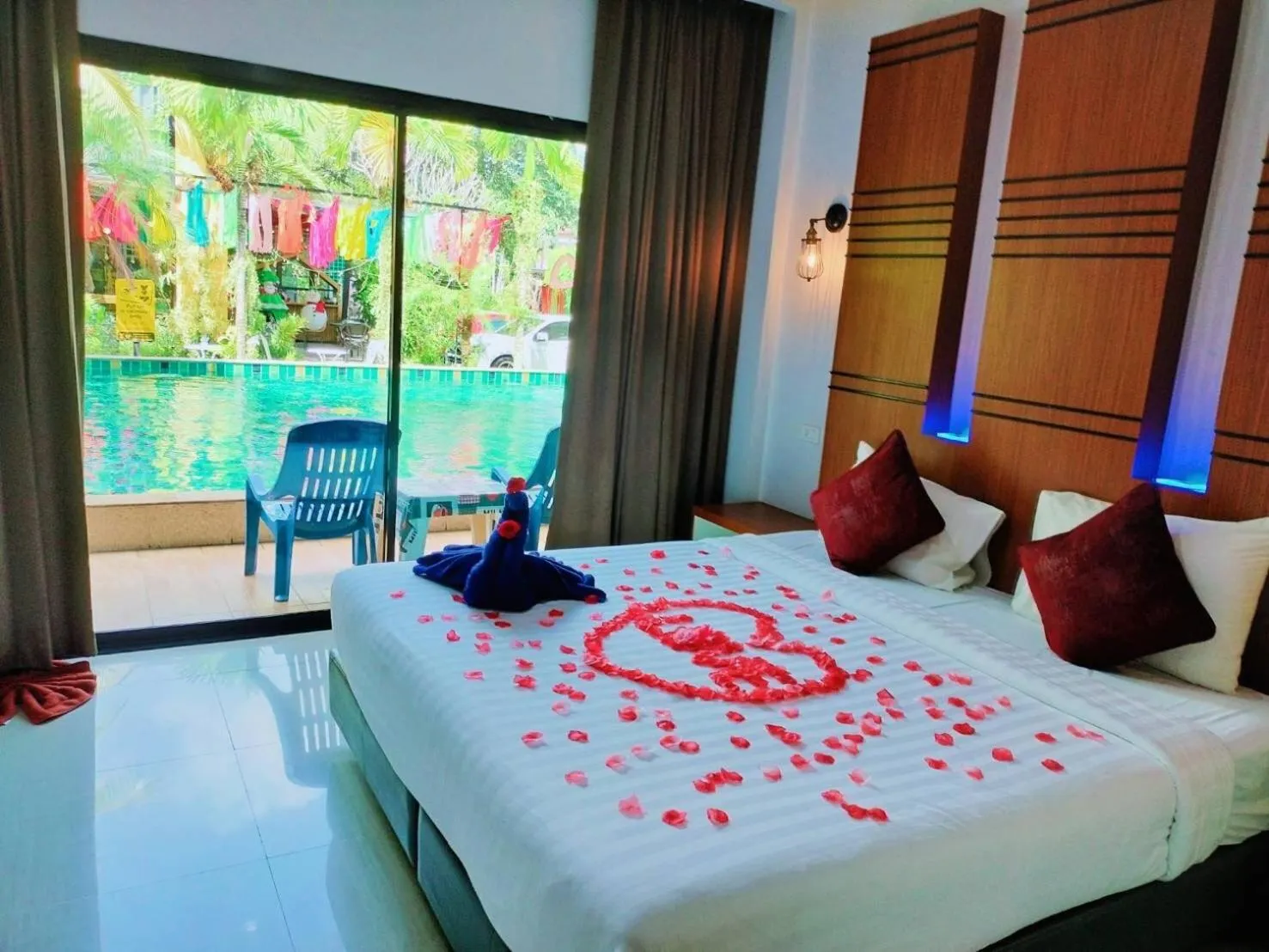 Bed in Rimnatee Resort Trang
