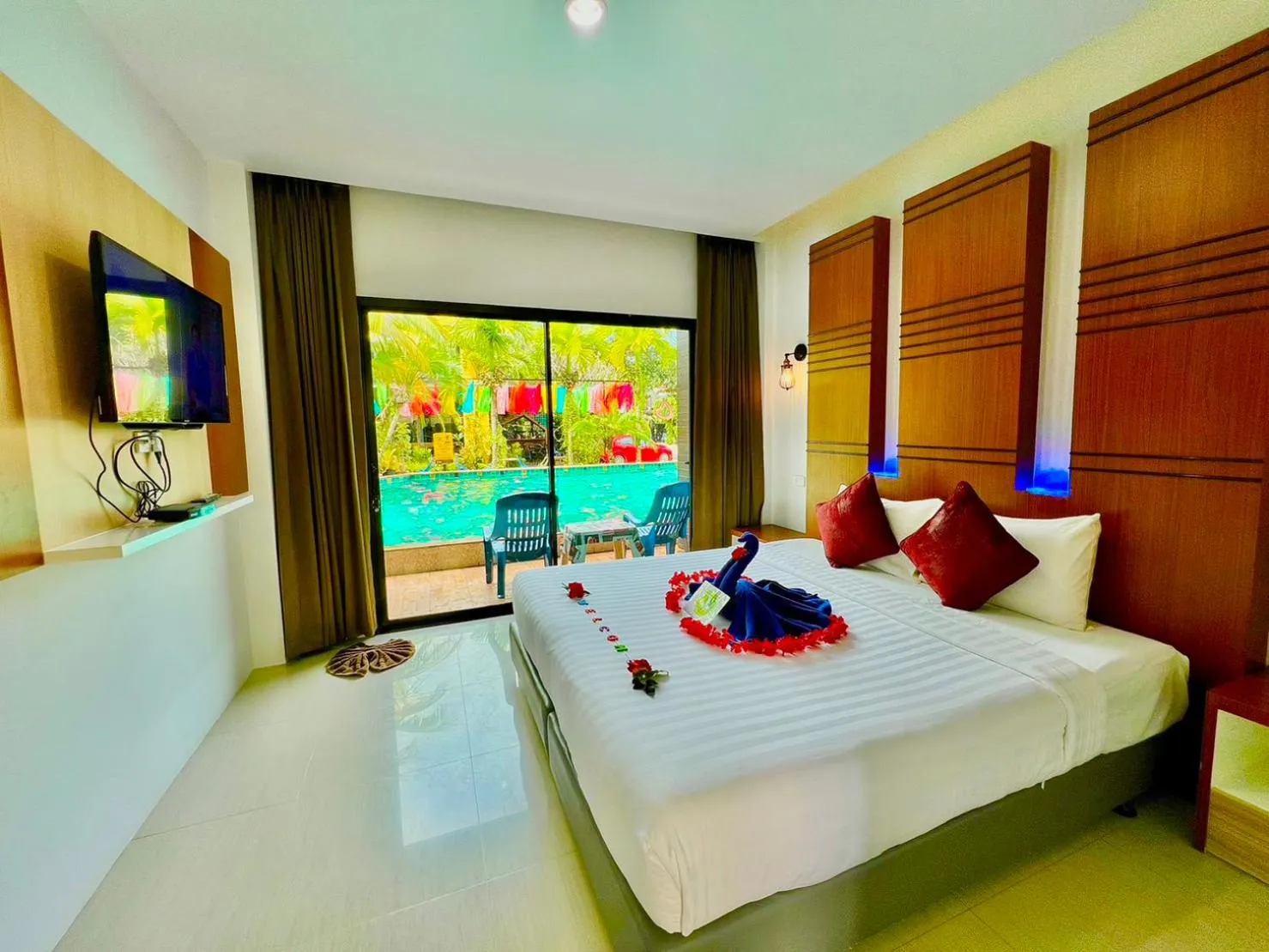 Bed in Rimnatee Resort Trang