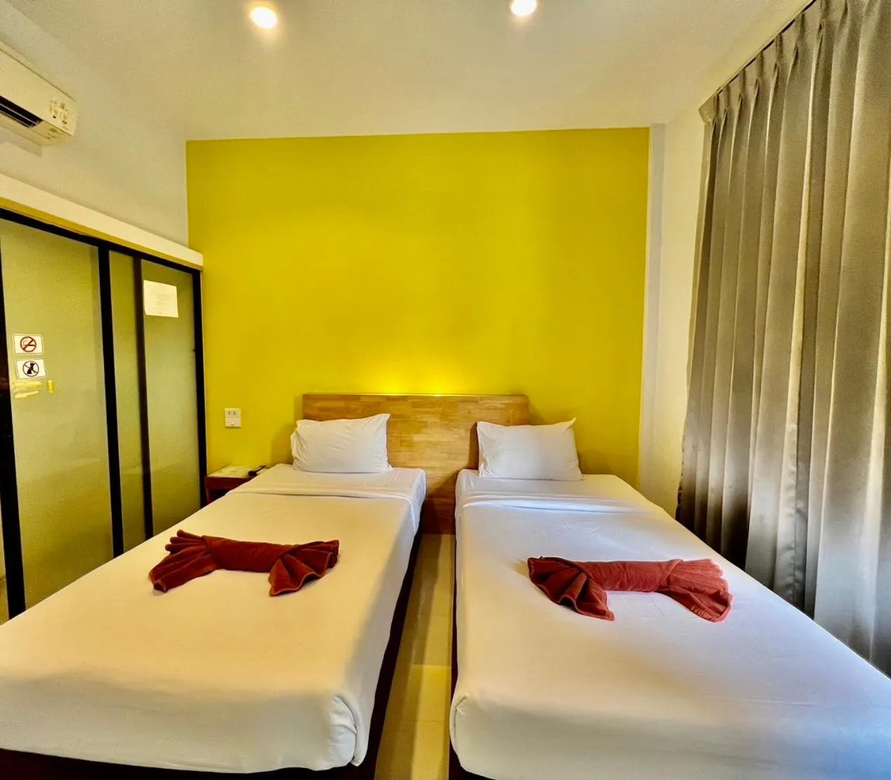 Bed in Rimnatee Resort Trang