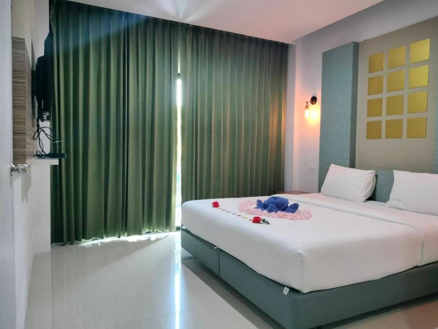 Bed in Rimnatee Resort Trang