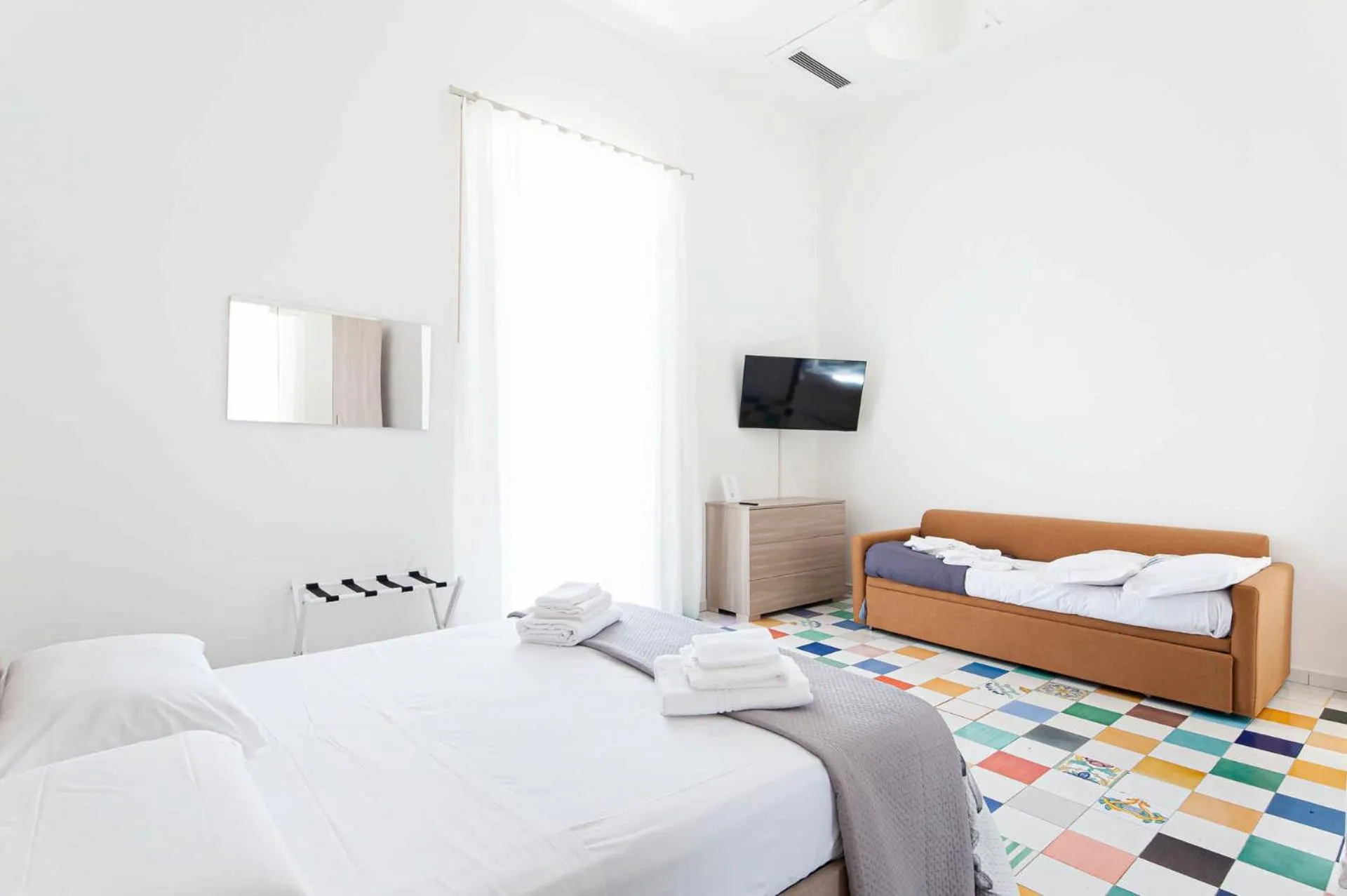 Bed in Appartamenti La Dimora di Parthenope Centro Storico