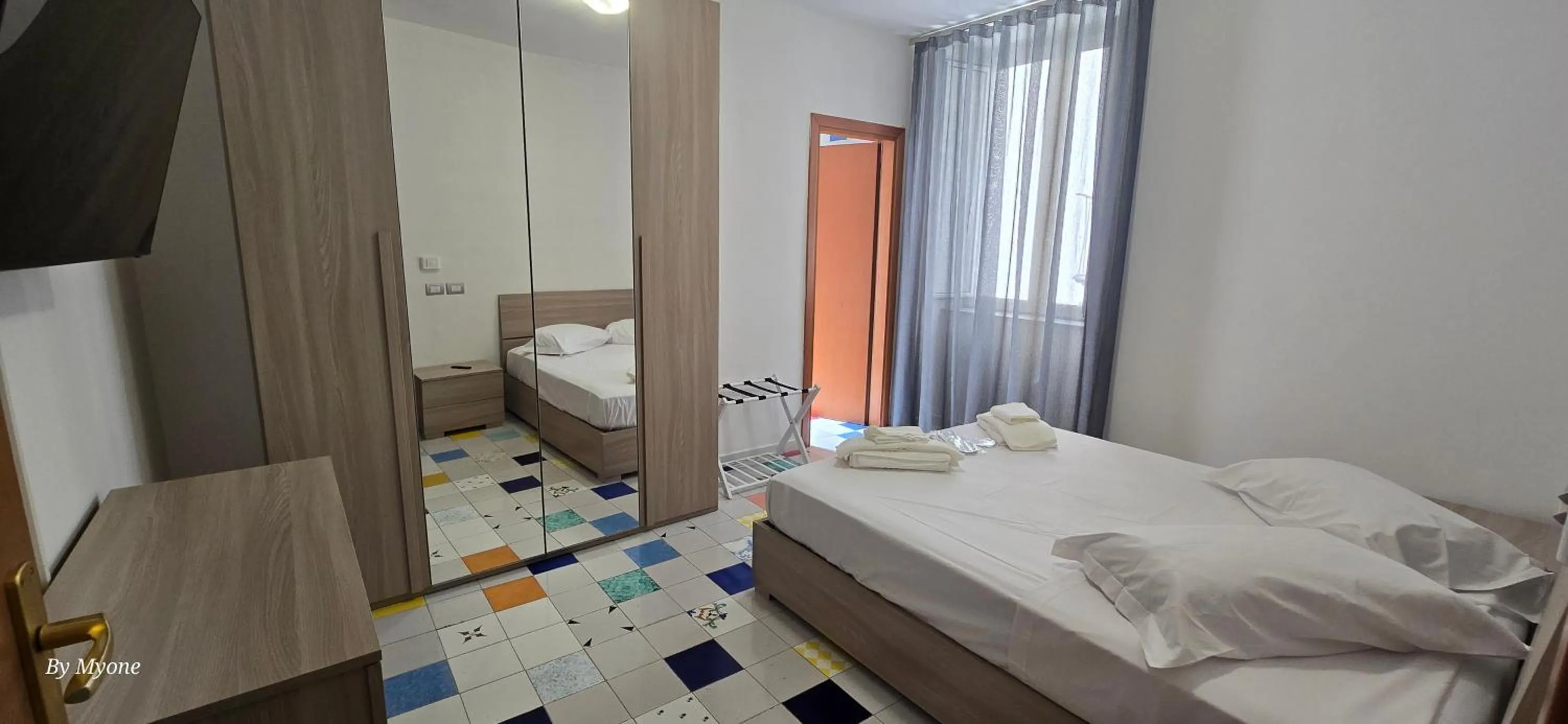 Bed in Appartamenti La Dimora di Parthenope Centro Storico