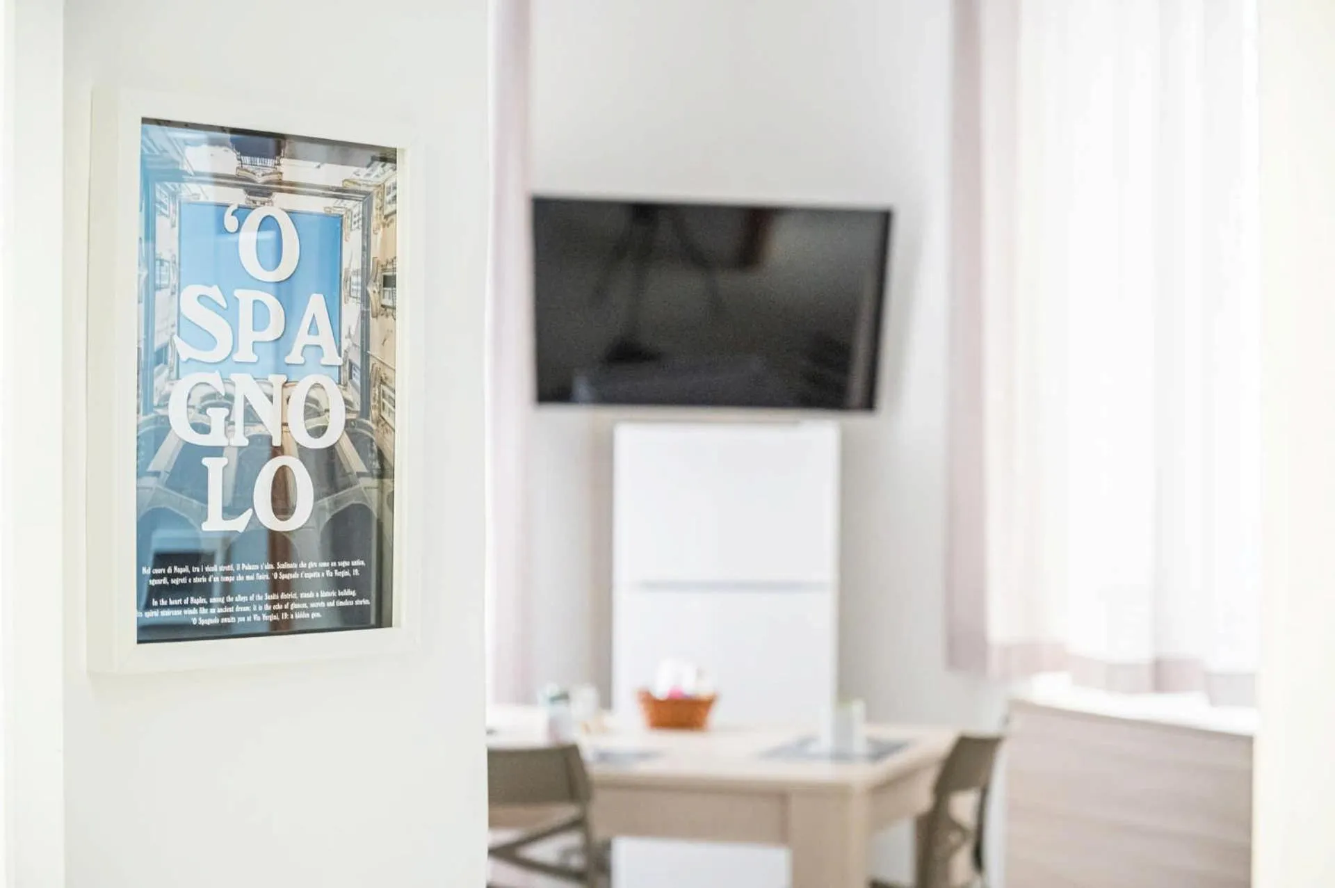 TV and multimedia in Appartamenti La Dimora di Parthenope Centro Storico