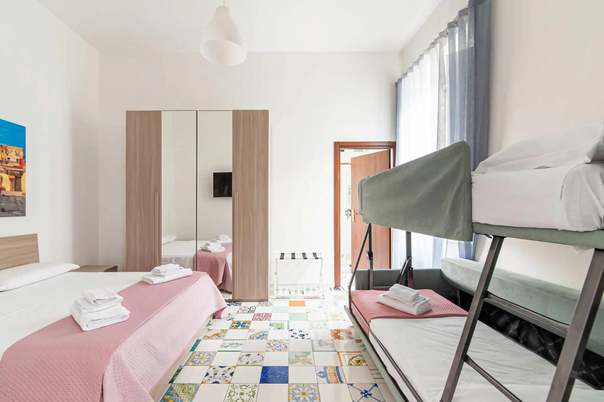 Bed in Appartamenti La Dimora di Parthenope Centro Storico