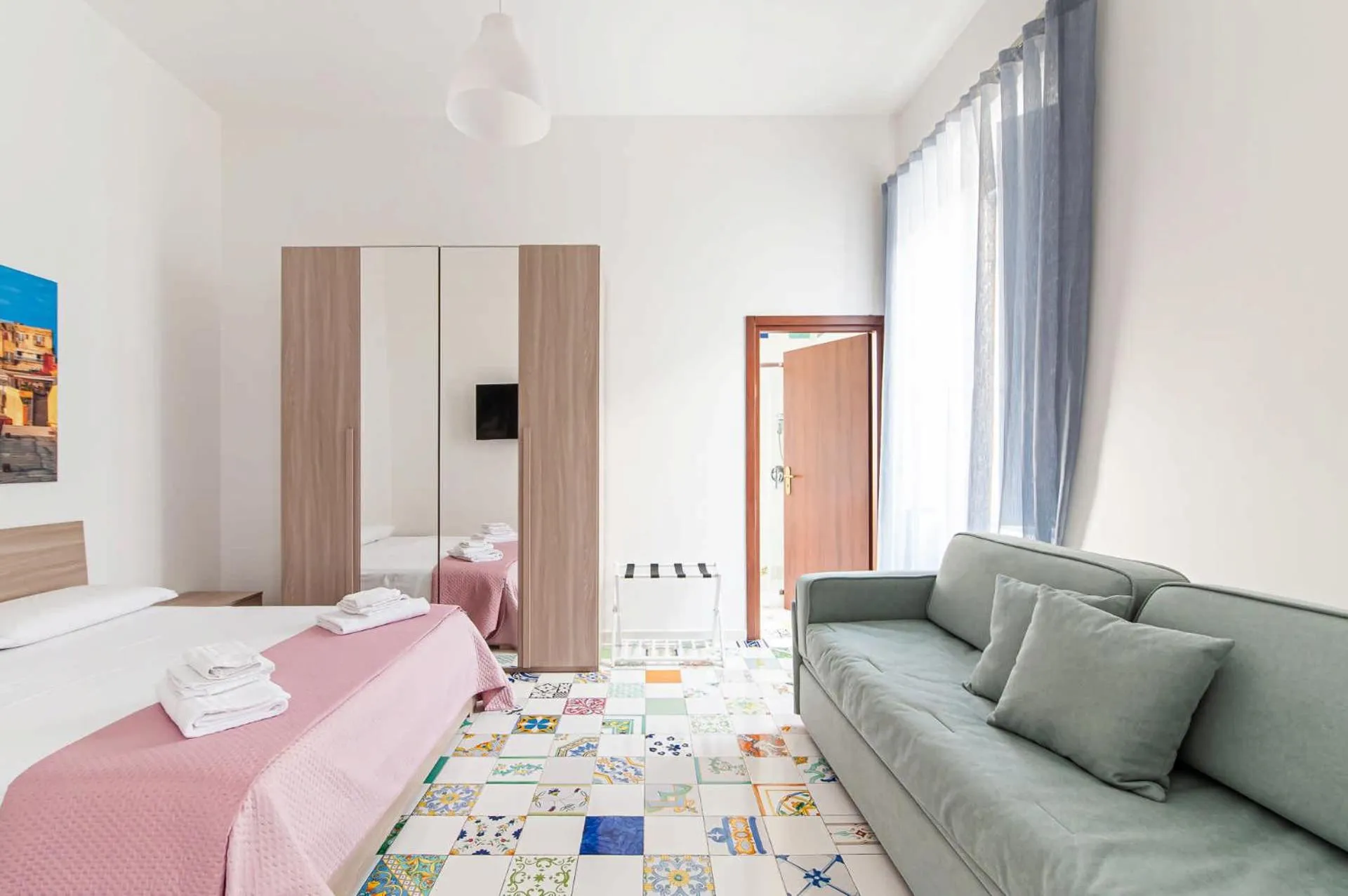 Bed in Appartamenti La Dimora di Parthenope Centro Storico